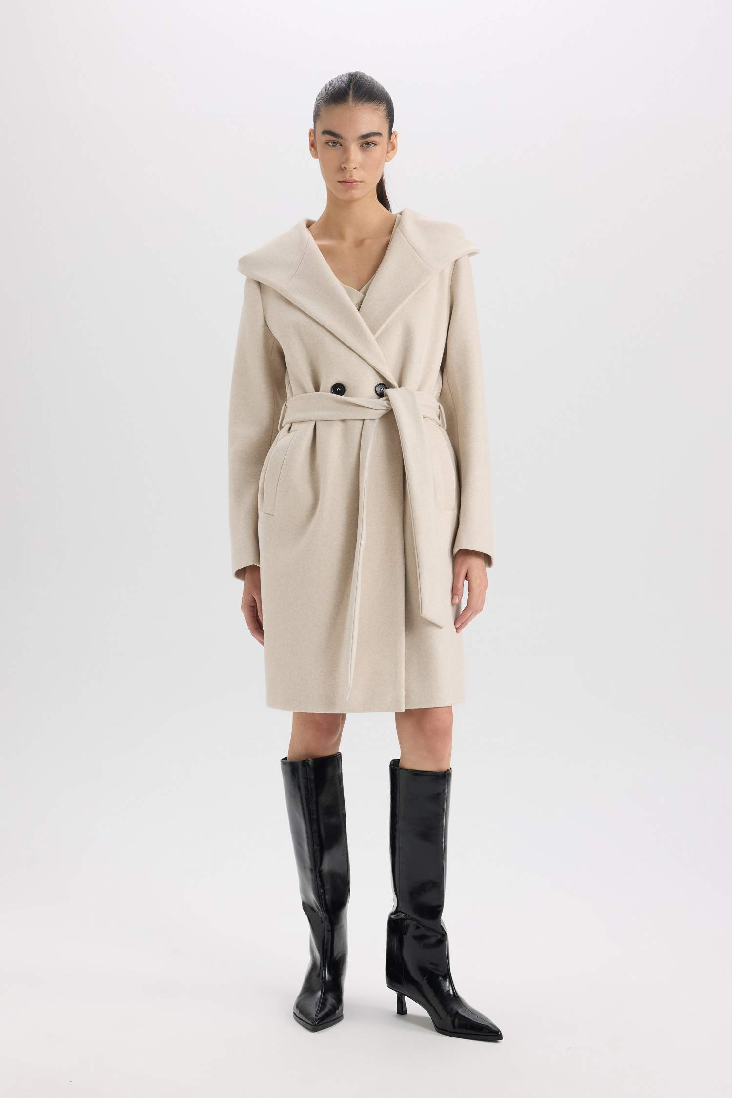 Uzun Kaşe Kaban Kapüşonlu Düğmeli Kemerli