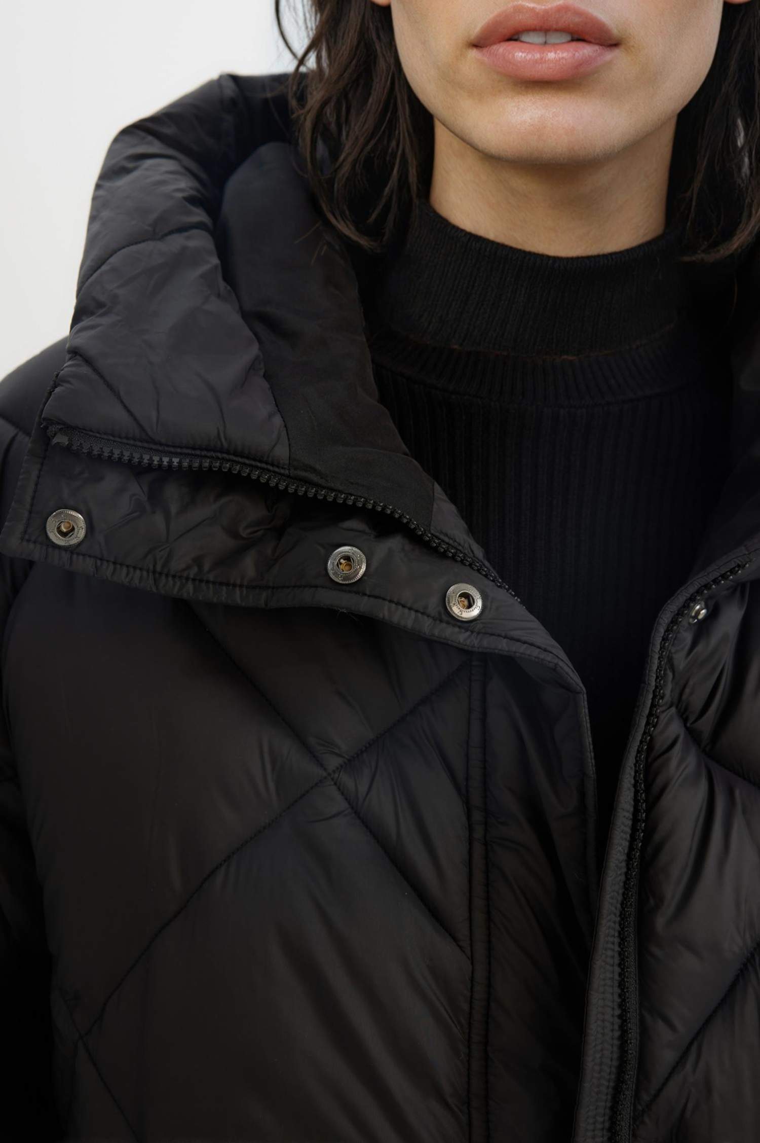 Su İtici Kapüşonlu Uzun Mont Parka Kapitoneli Fermuar Çıtçıt Kapamalı Cepli