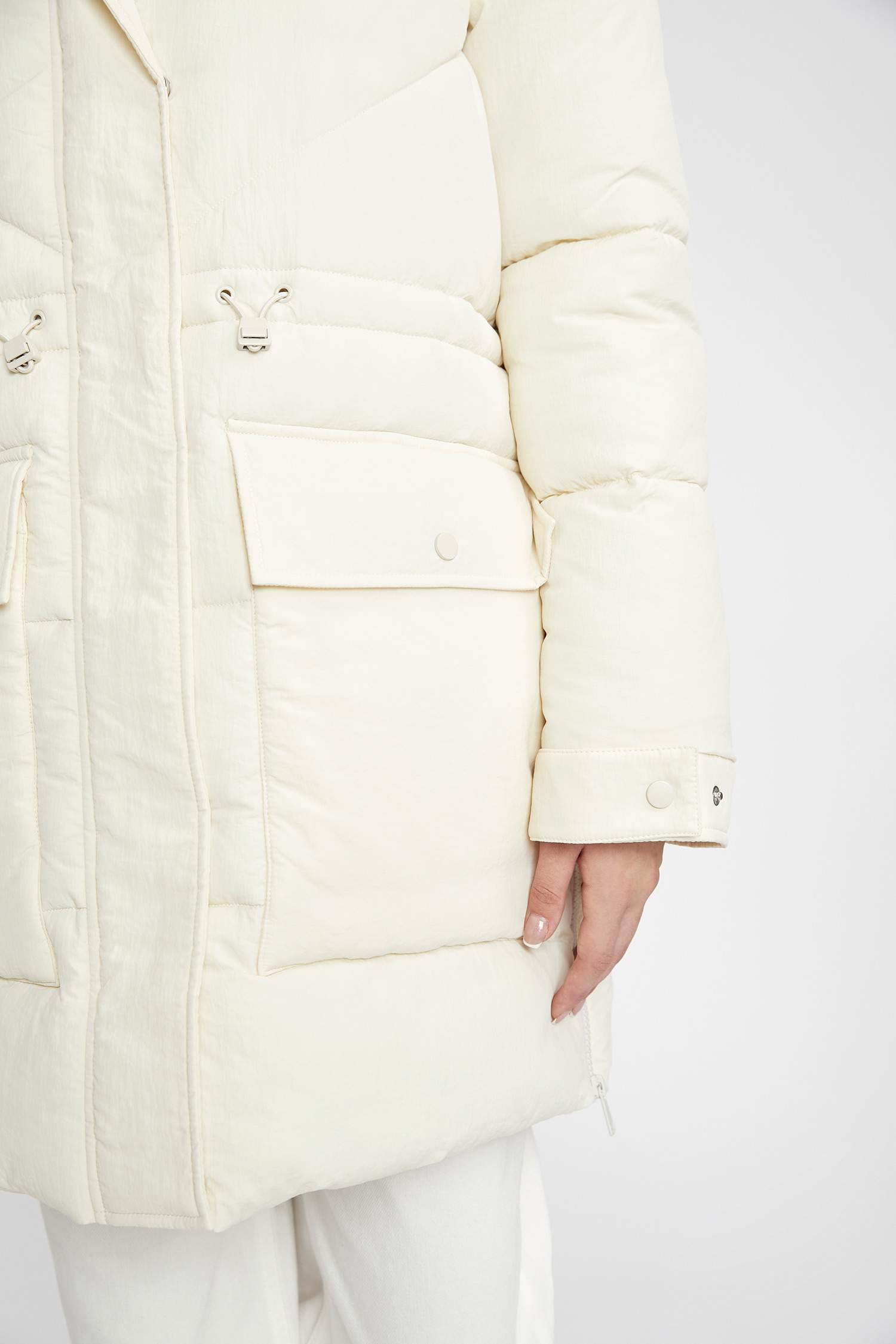 Куртка водоотталкивающая с капюшоном