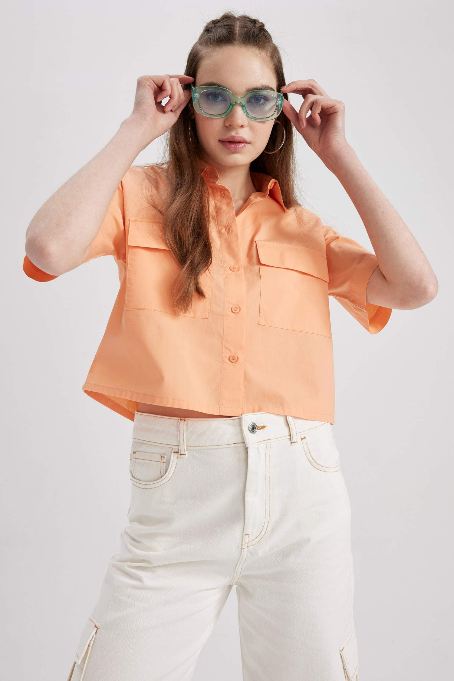 Woman Round Sunglasses