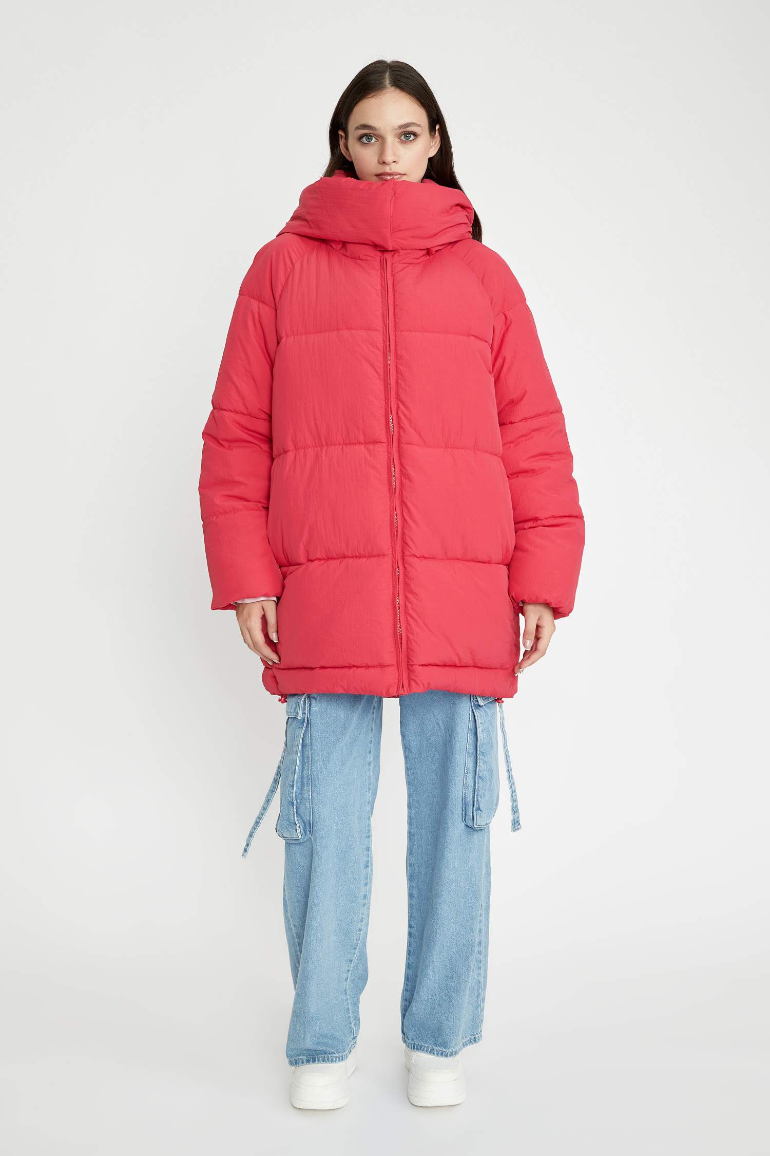 Дутая куртка водоотталкивающая сохраняет тепло оверсайз с капюшоном