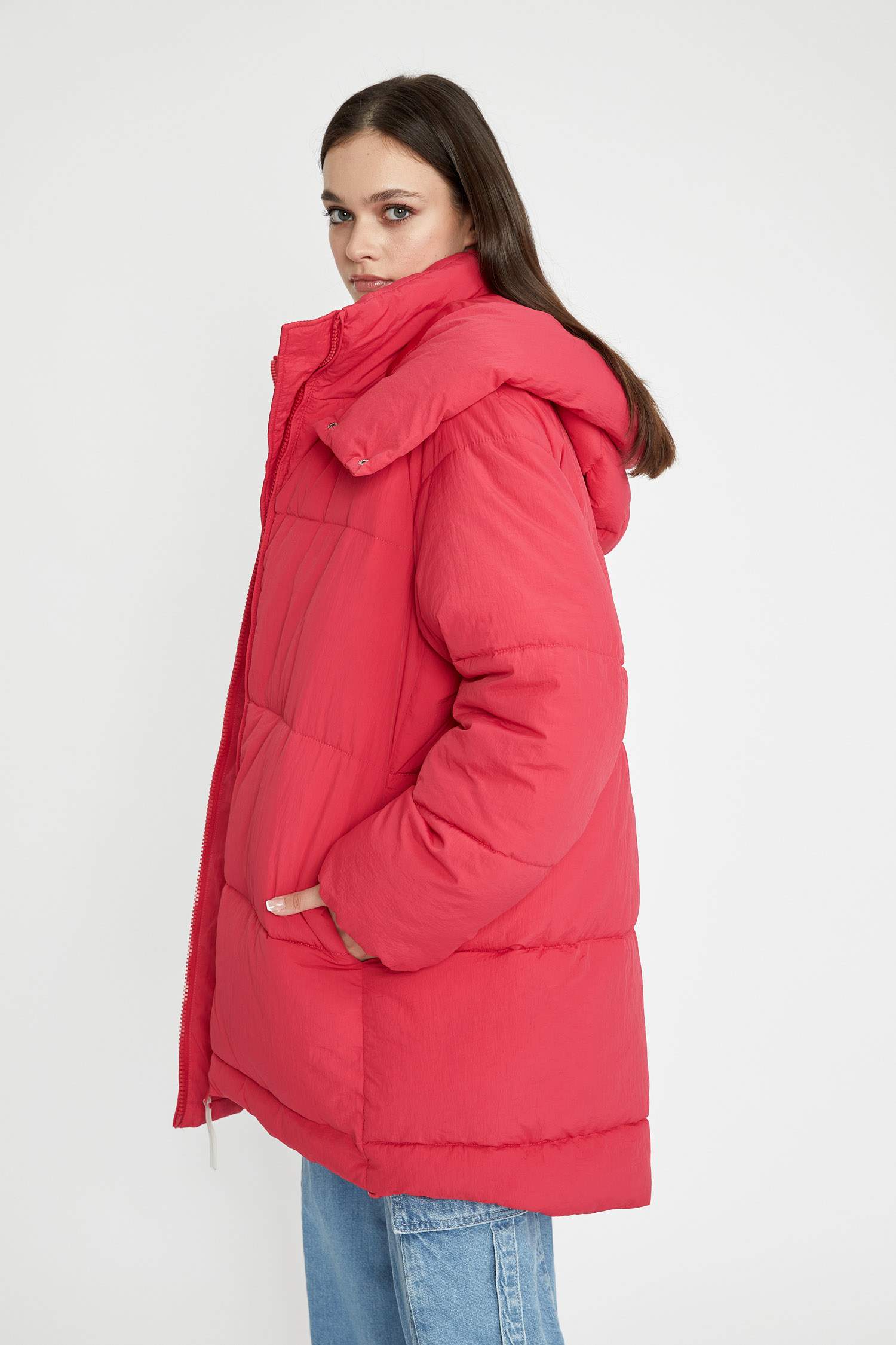 Дутая куртка водоотталкивающая сохраняет тепло оверсайз с капюшоном