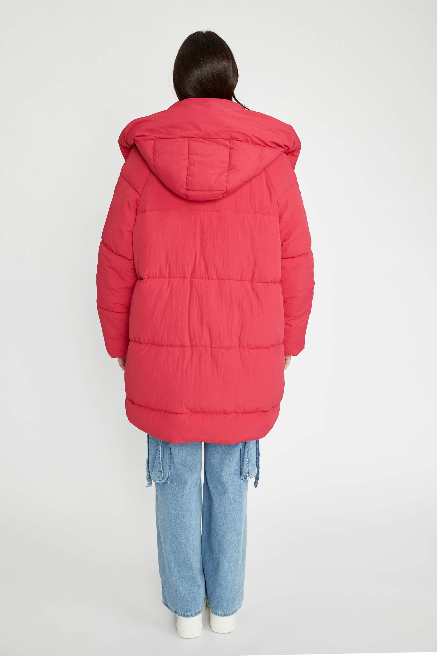 Дутая куртка водоотталкивающая сохраняет тепло оверсайз с капюшоном