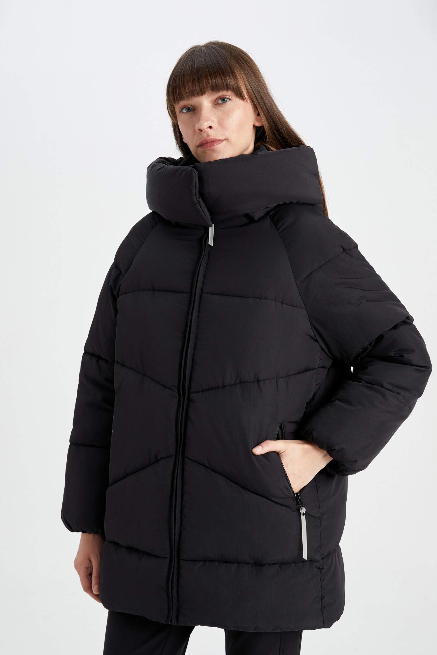 Su İtici Oversize Geniş Kalıp Şişme Uzun Mont Parka Isı Yalıtımlı Kapüşonlu Cepli