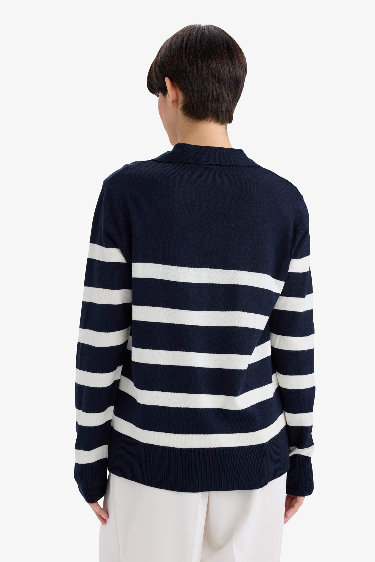 بلوفر مخطط قصة عادية برقبة بولو