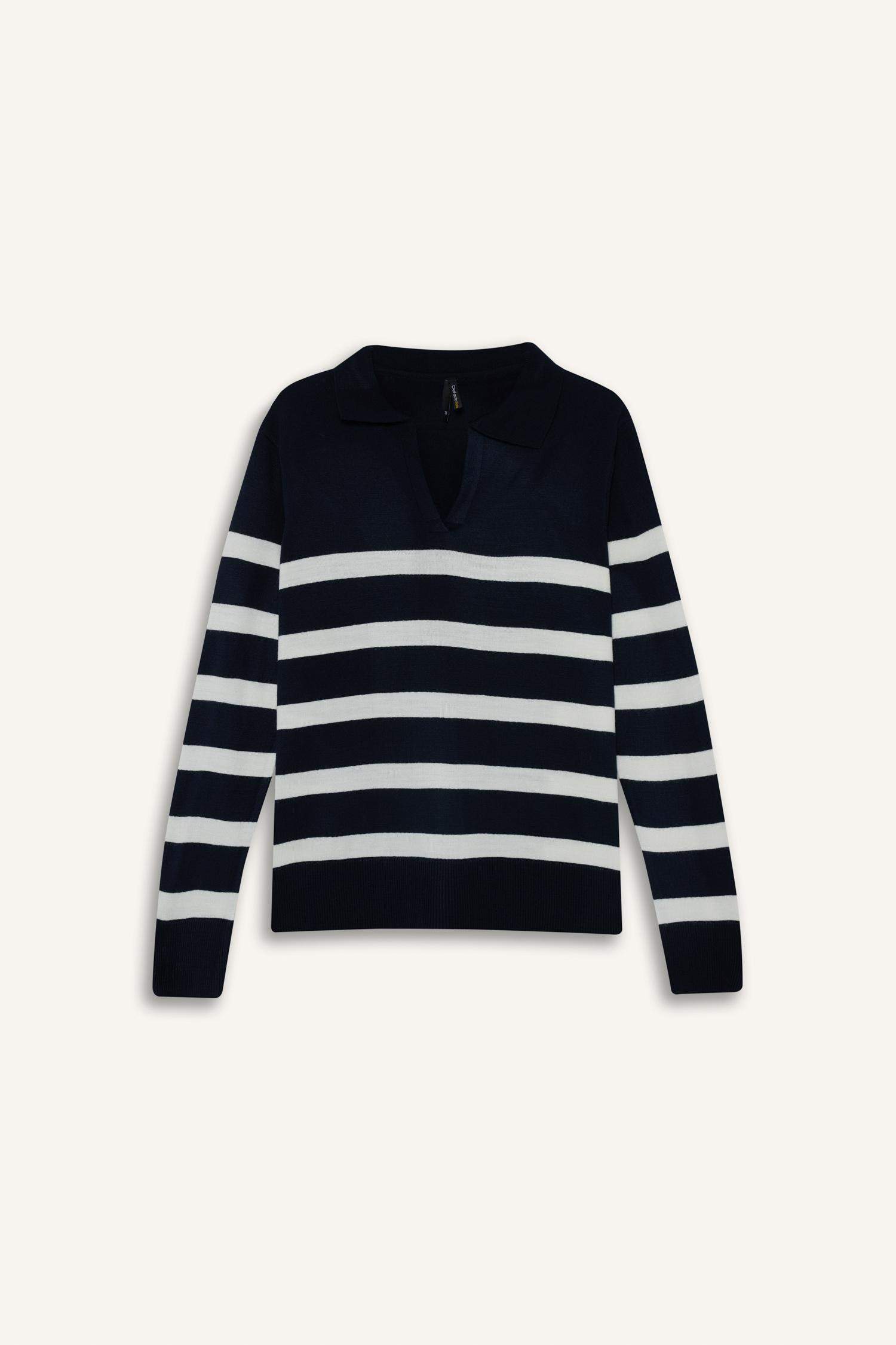 بلوفر مخطط قصة عادية برقبة بولو