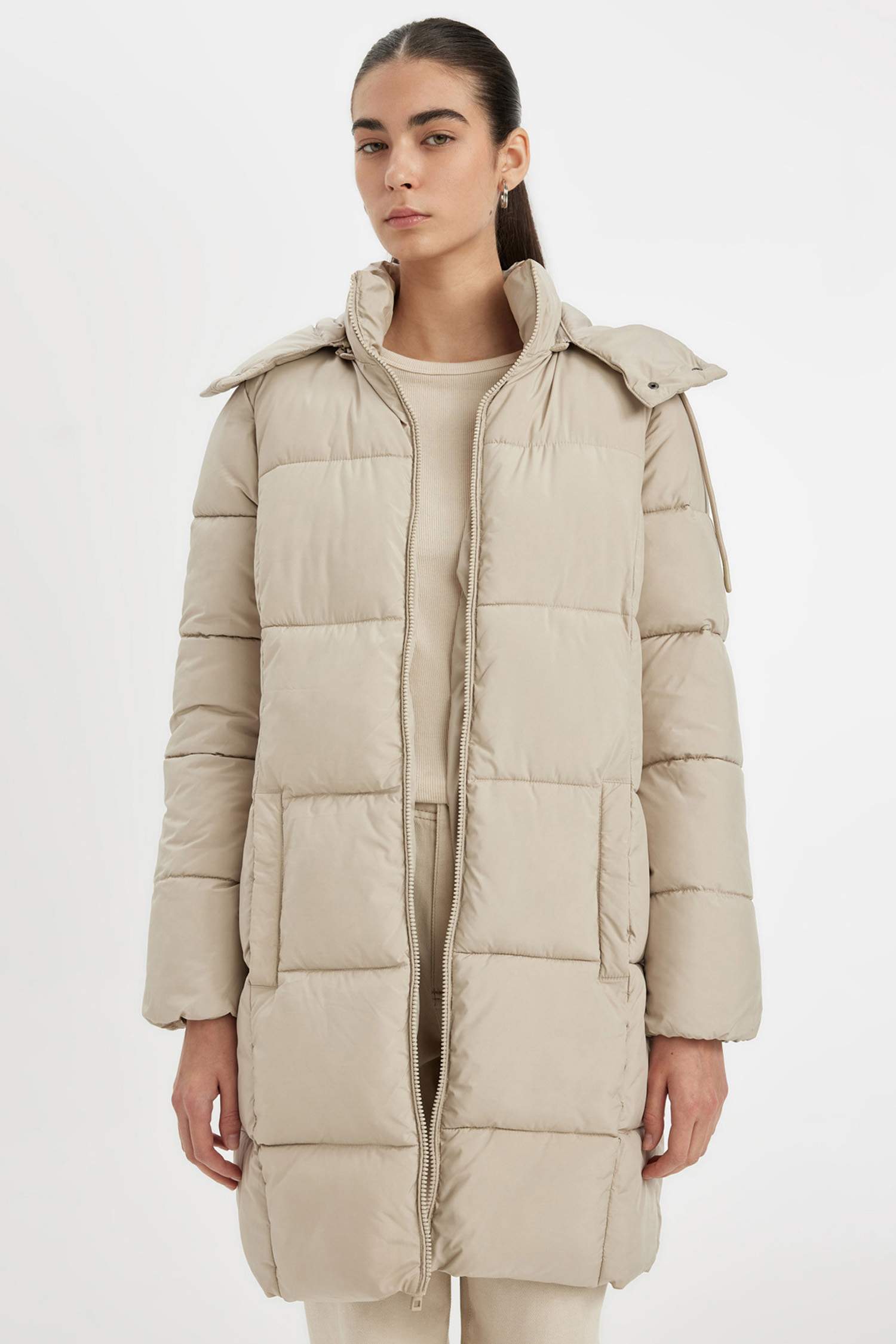 Long puffer coat beige best sale