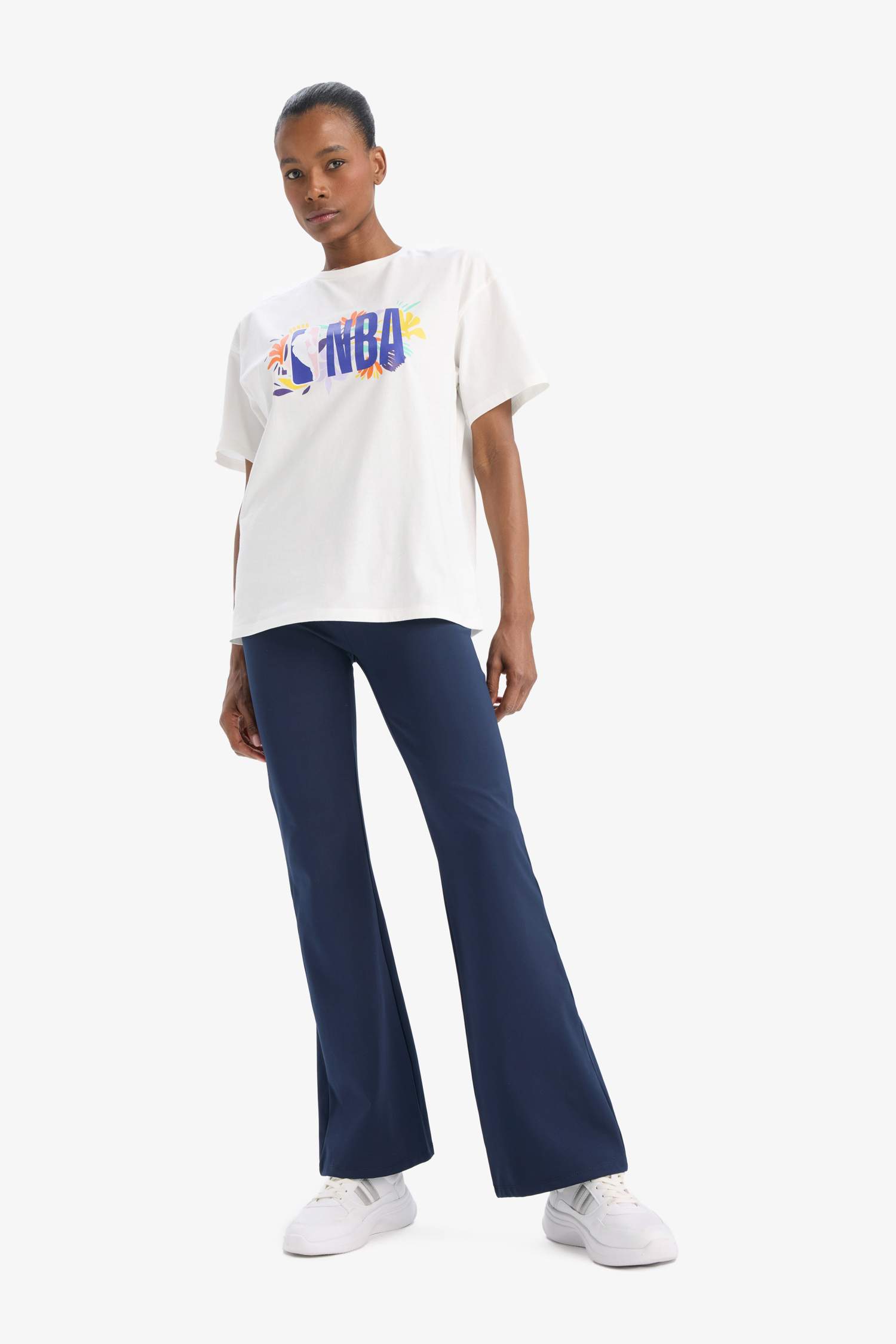 DeFactoFit NBA Wordmark Oversize Geniş Kalıp Bisiklet Yaka Kısa Kollu Tişört