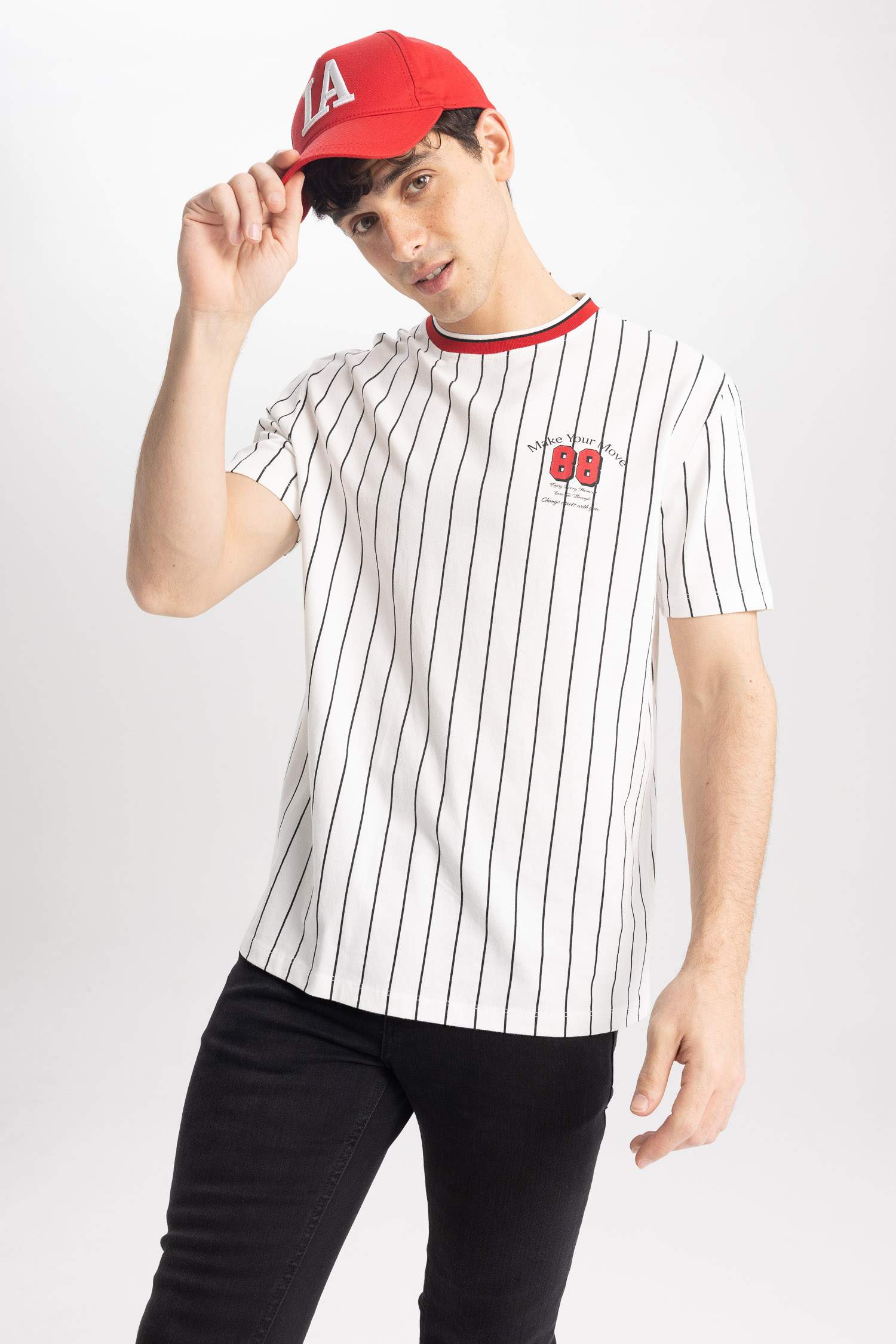 تي شيرت قطن بقصة عادية ورقبة مستديرة