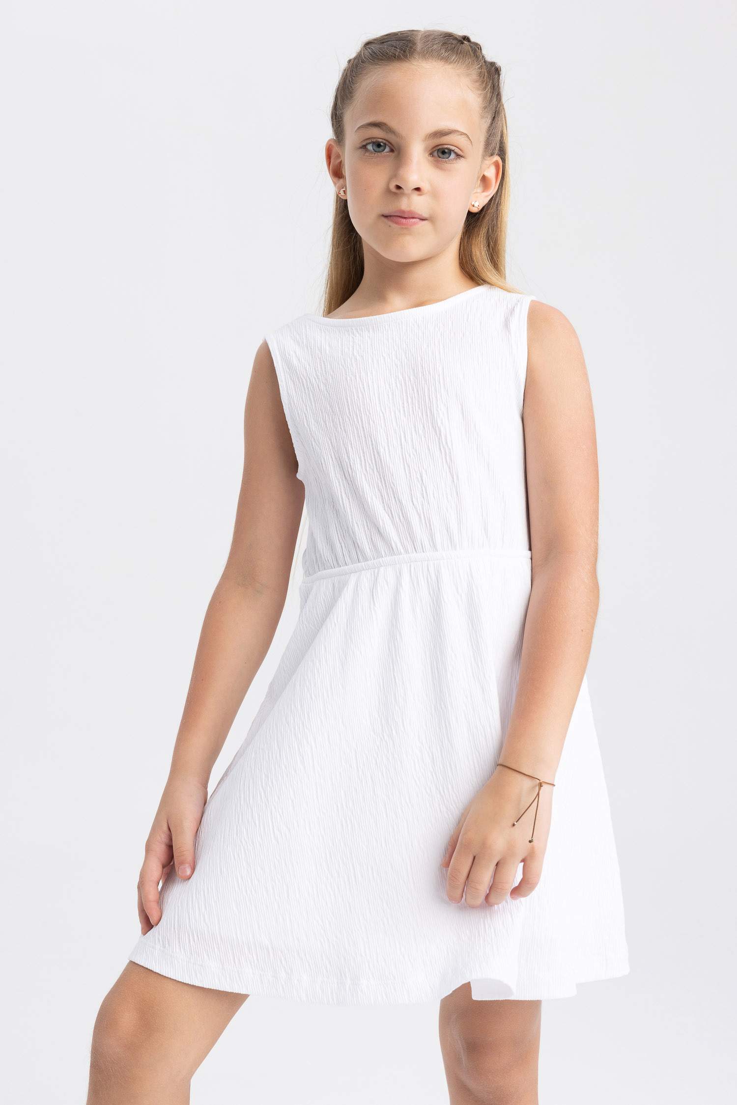 فستان بناتي بدون أكمام بقصة مريحة