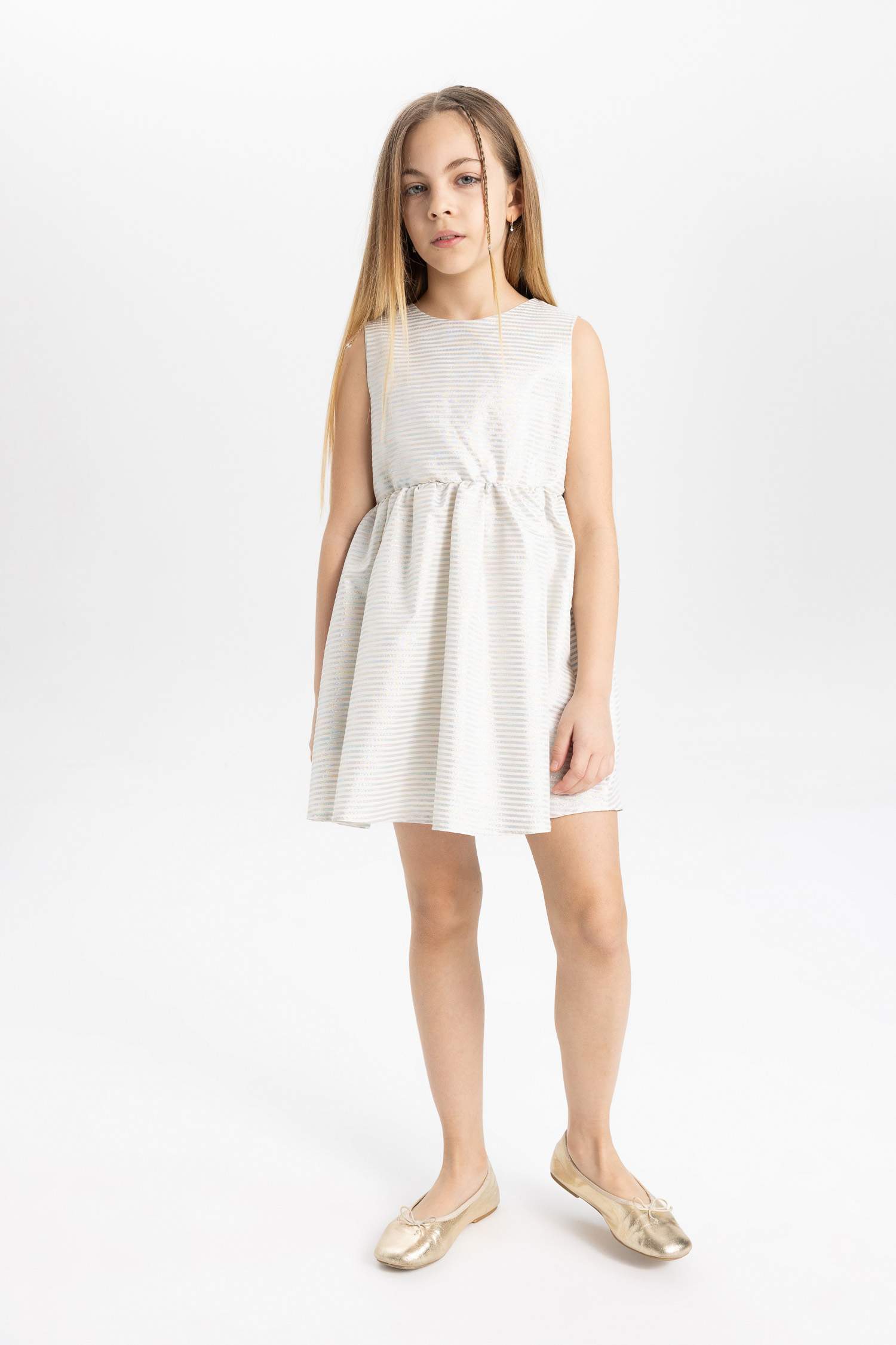 فستان بناتي ابيض قصة عادية