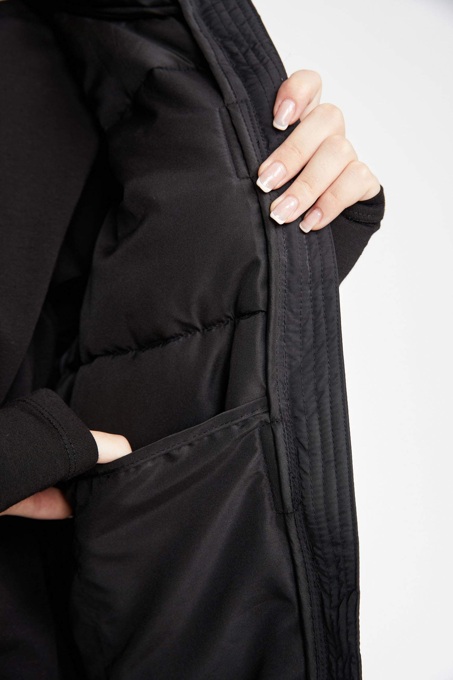 DeFactoFit Termometreli Su İtici Sporcu Kapüşonlu Uzun Şişme Yelek