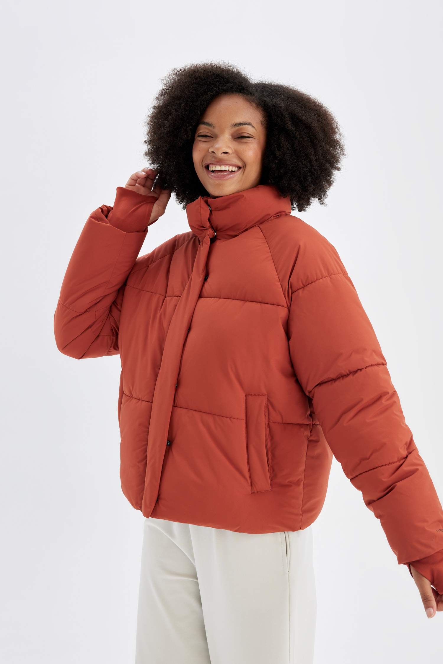 Su İtici Regular Fit Dik Yaka Reglan Kol Kışlık Şişme Mont