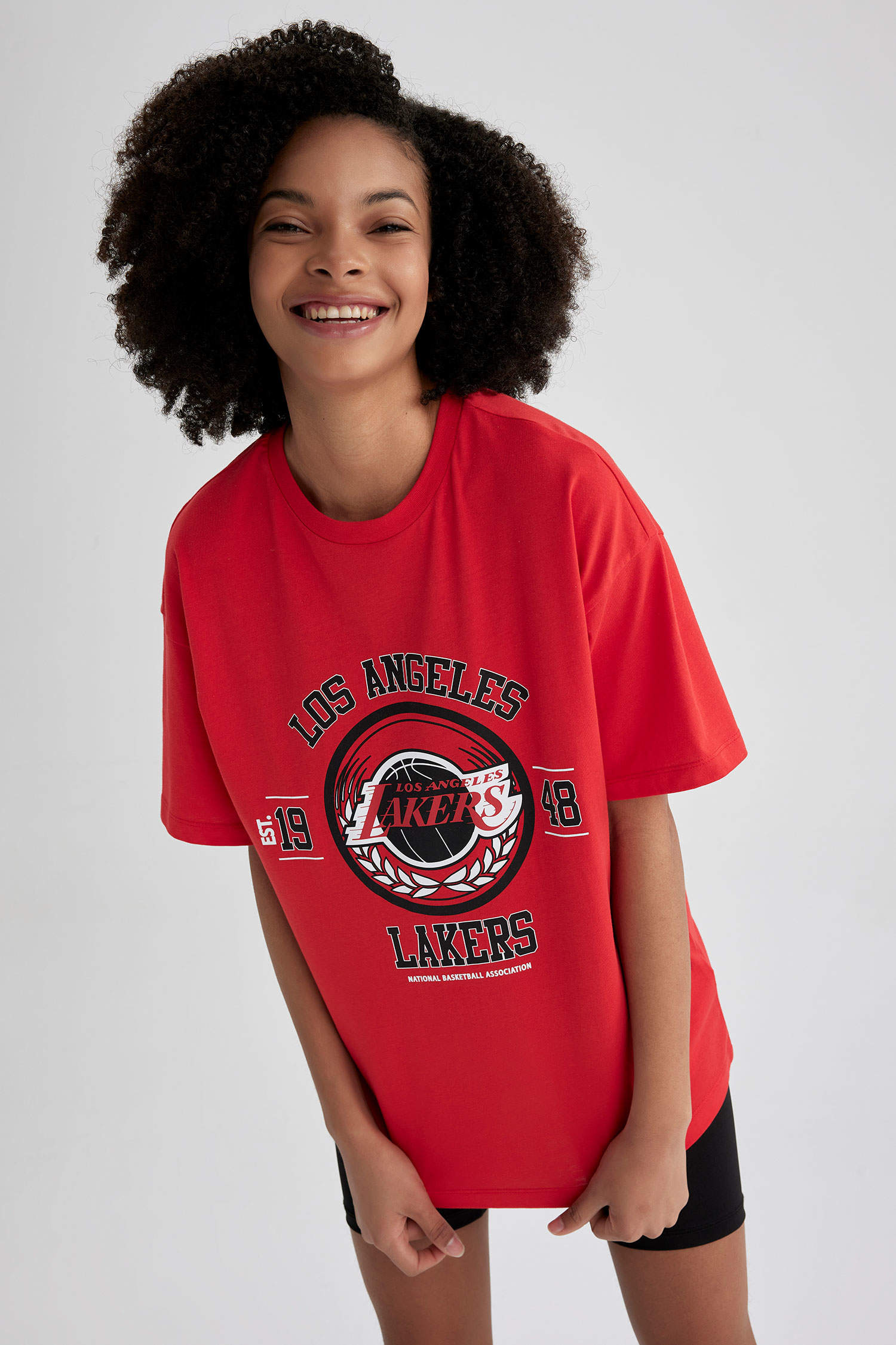 Red WOMAN Defacto Fit NBA Los Angeles Lakers Licensed Oversize Fit Crew  Neck Sport T-Shirt 2793645