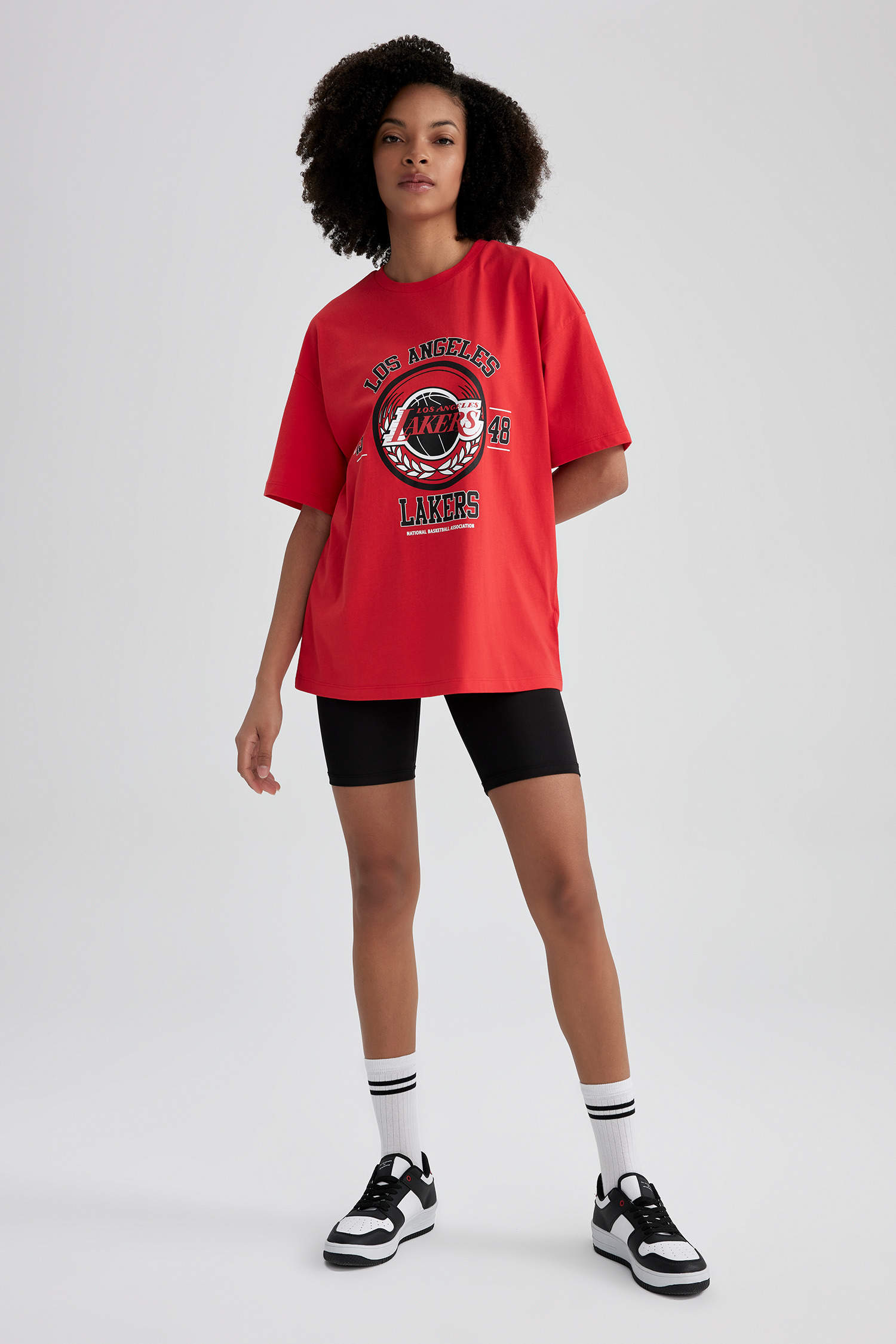 Red WOMAN Defacto Fit NBA Los Angeles Lakers Licensed Oversize Fit