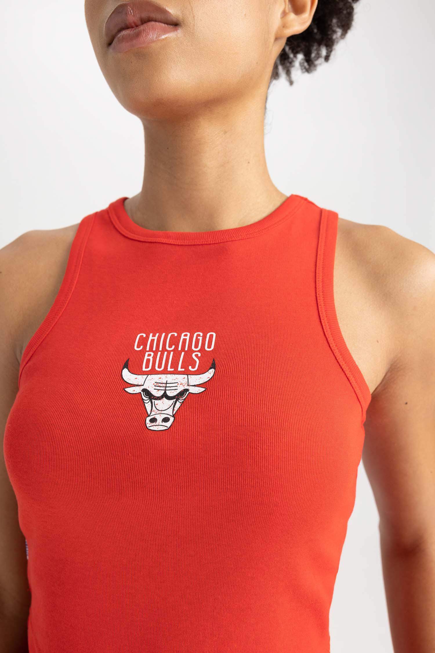 Red WOMAN Chicago Bulls Licensed Crew Neck Short Sleeve T-Shirt 2552734 |  DeFacto
