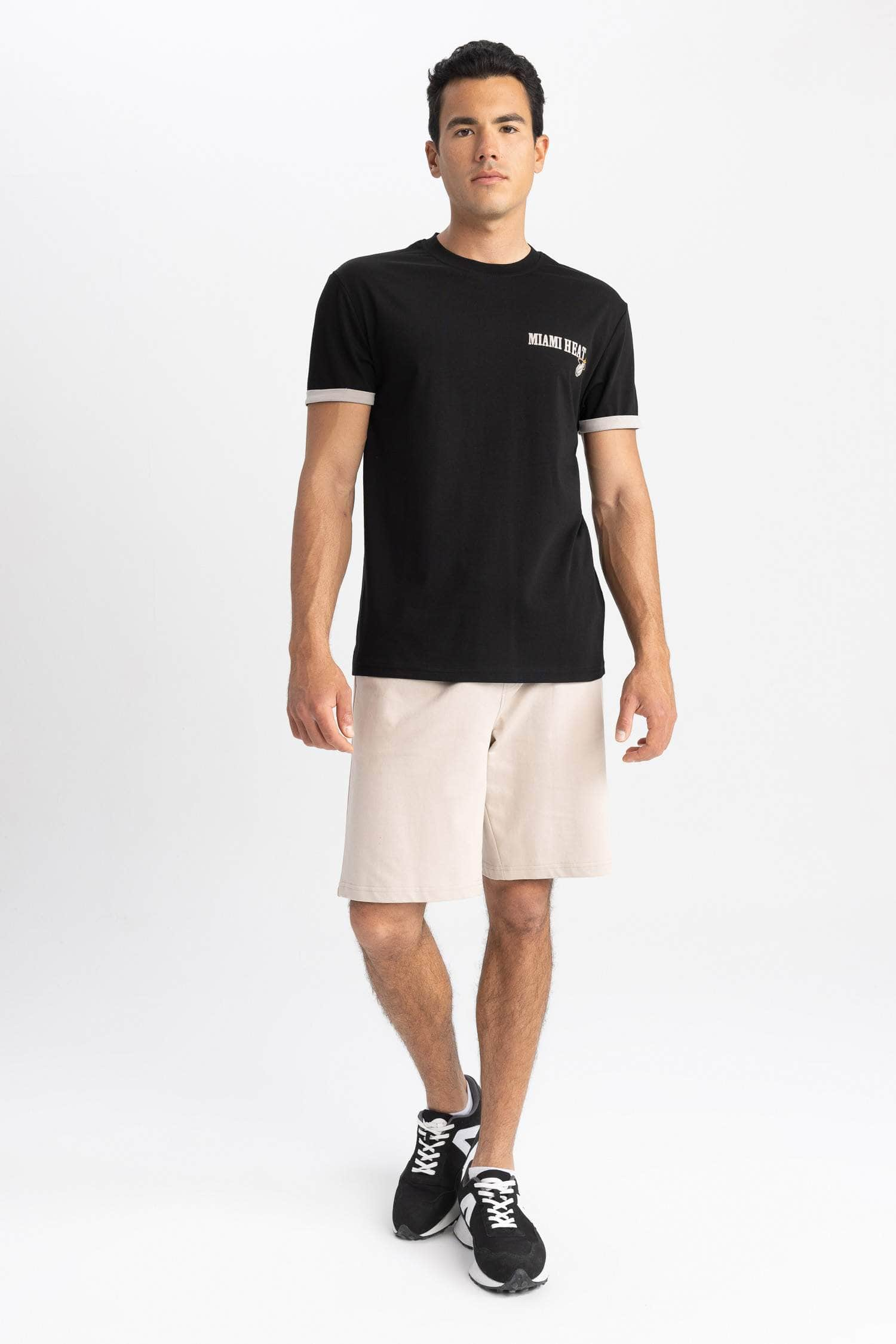 Black MAN Defacto Fit NBA Miami Heat Licensed Standard Fit Crew