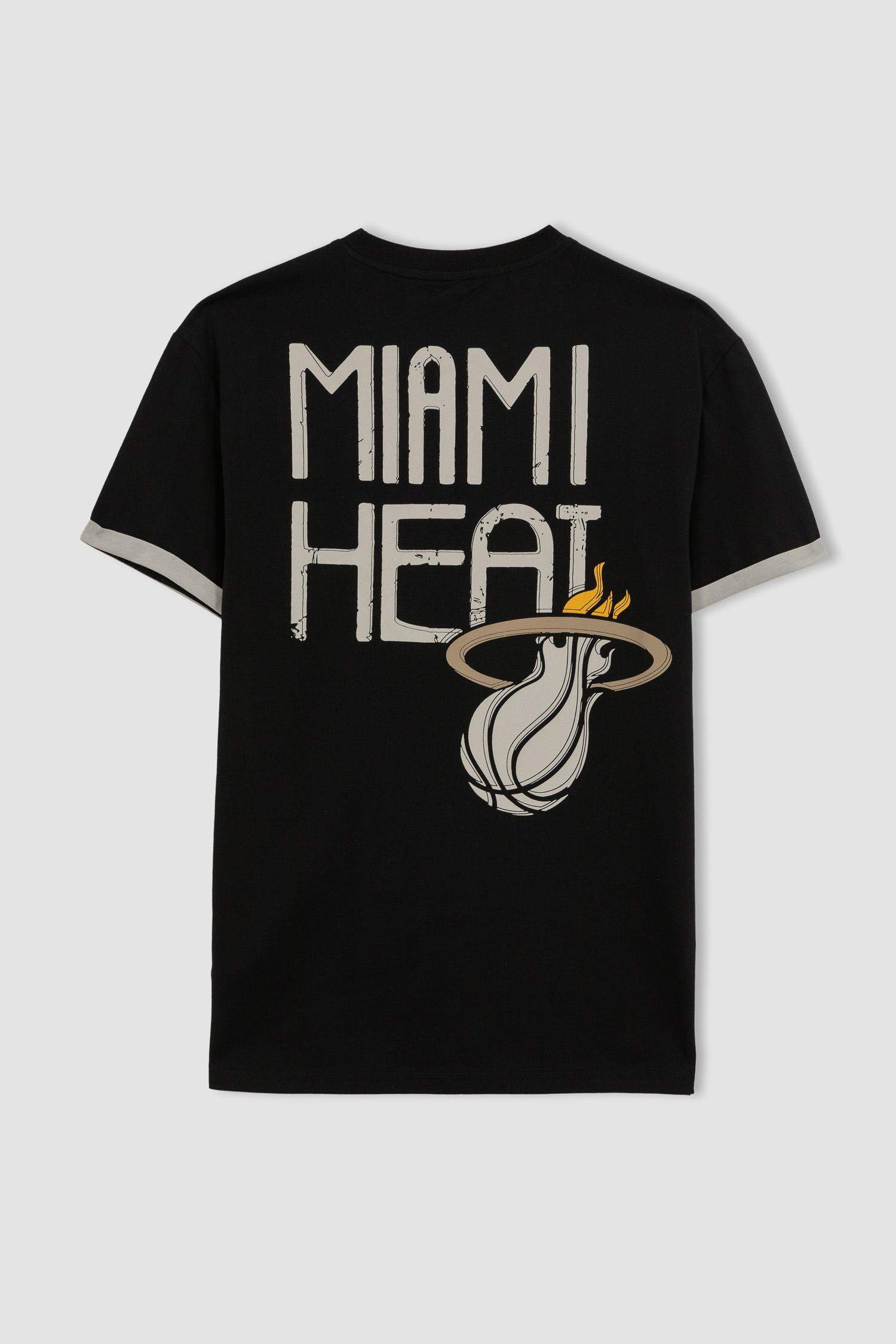 Black MAN Defacto Fit NBA Miami Heat Licensed Standard Fit Crew