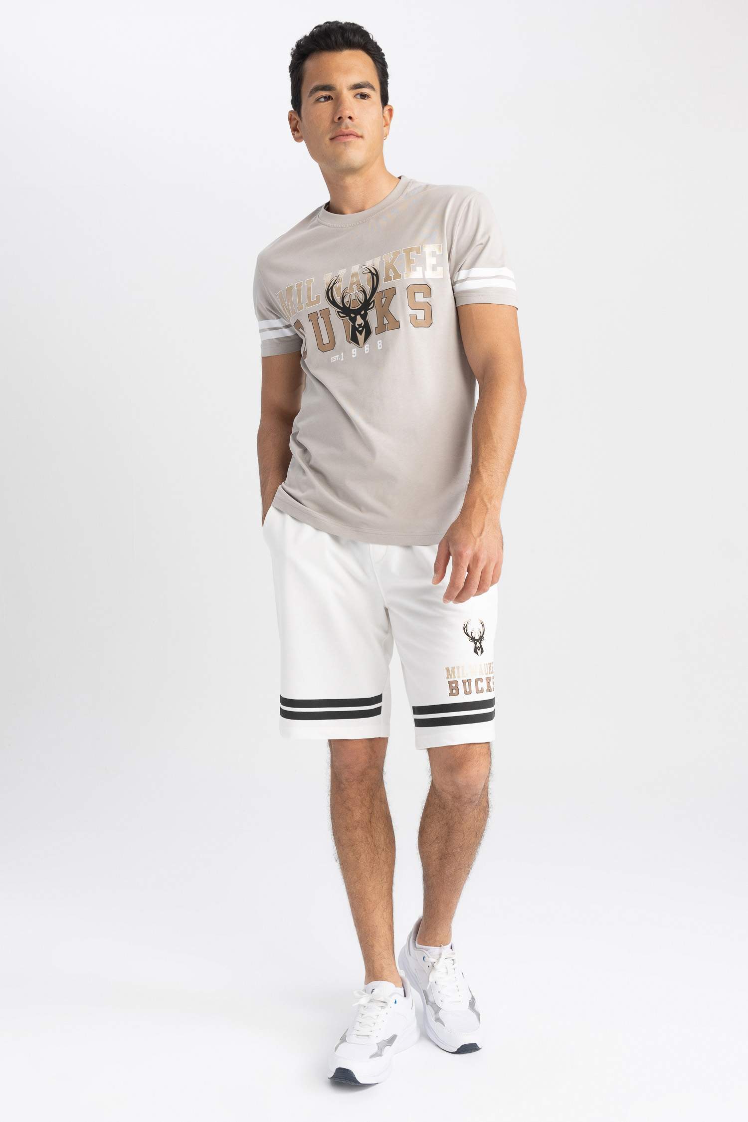 NBA Milwaukee Bucks Лицензиялық Шолақ шалбар