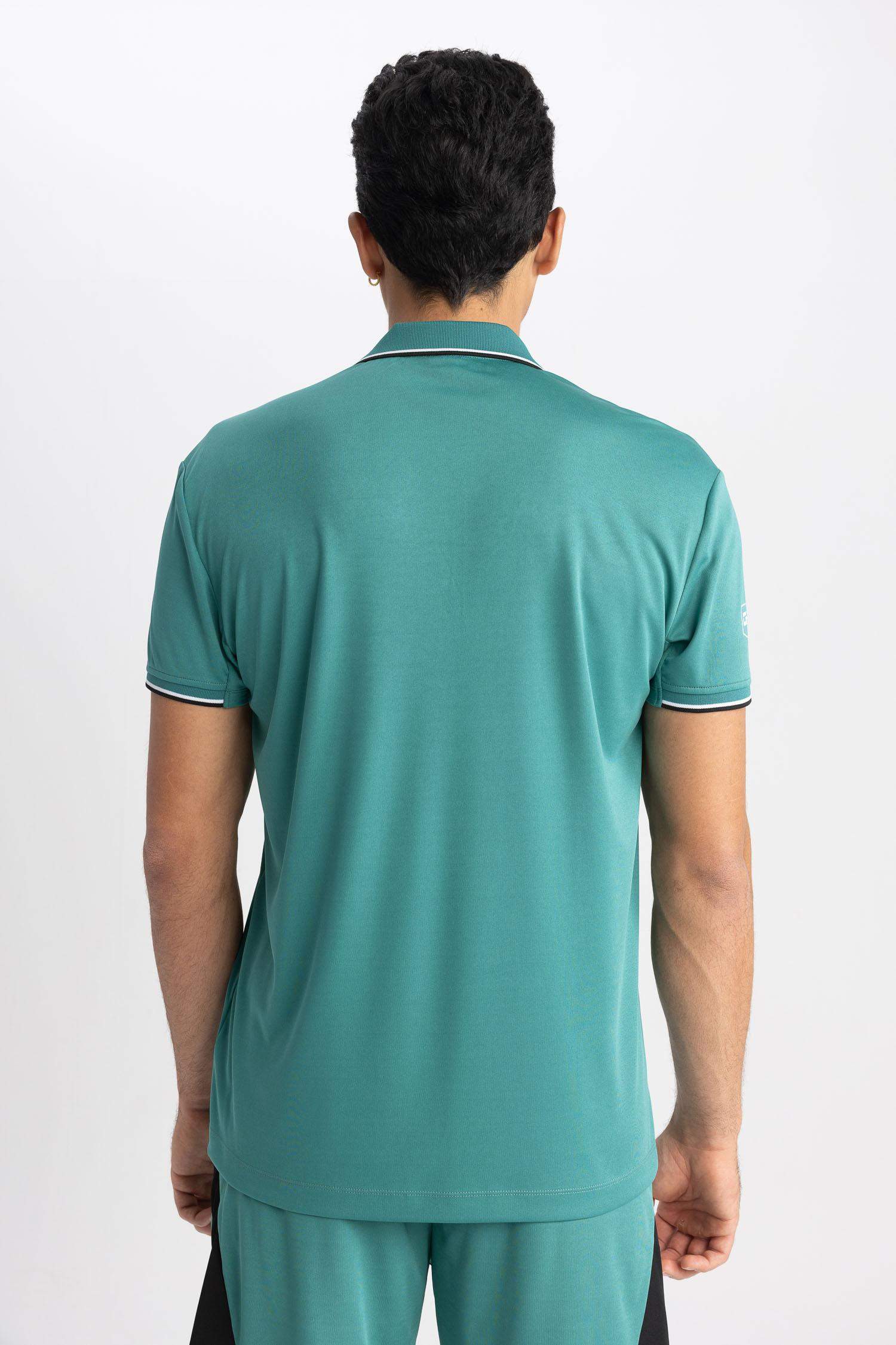 تيشيرت بولو رياضي قصة عادية