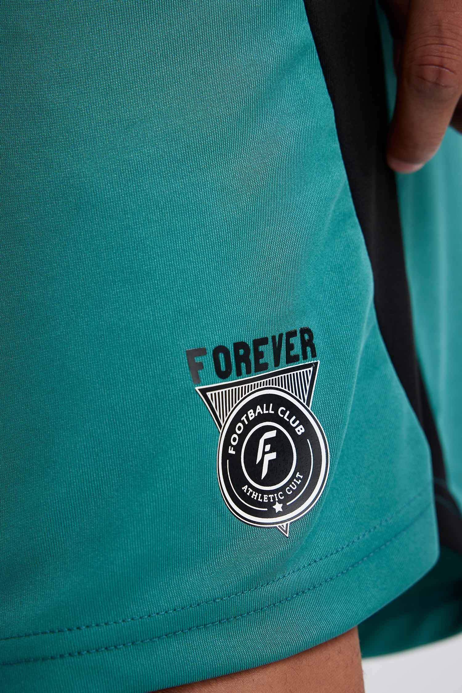 شورت رياضي سليم فيت