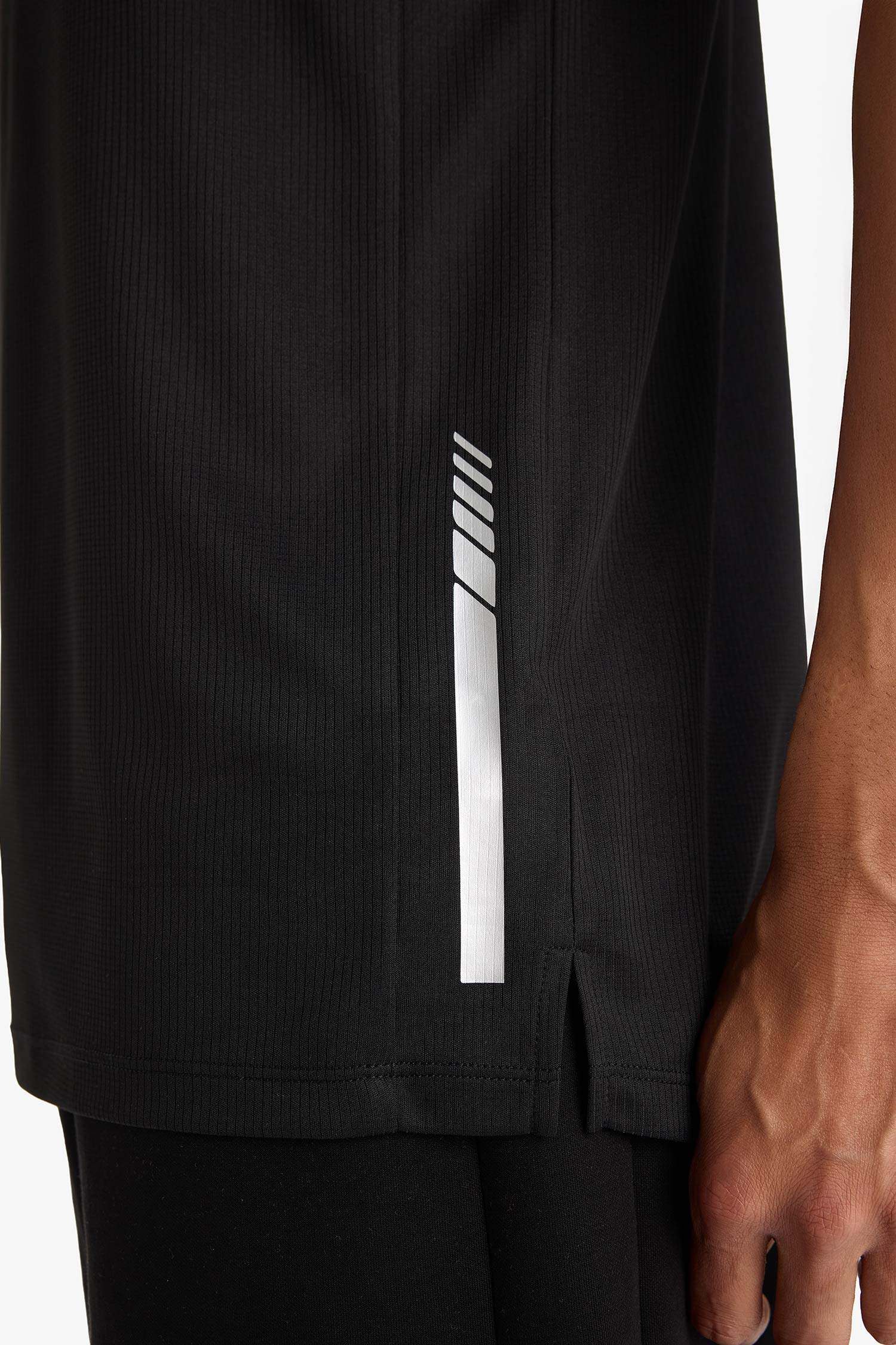 تانك توب رياضي قصة عادية سريع الجفاف من DeFactoFit