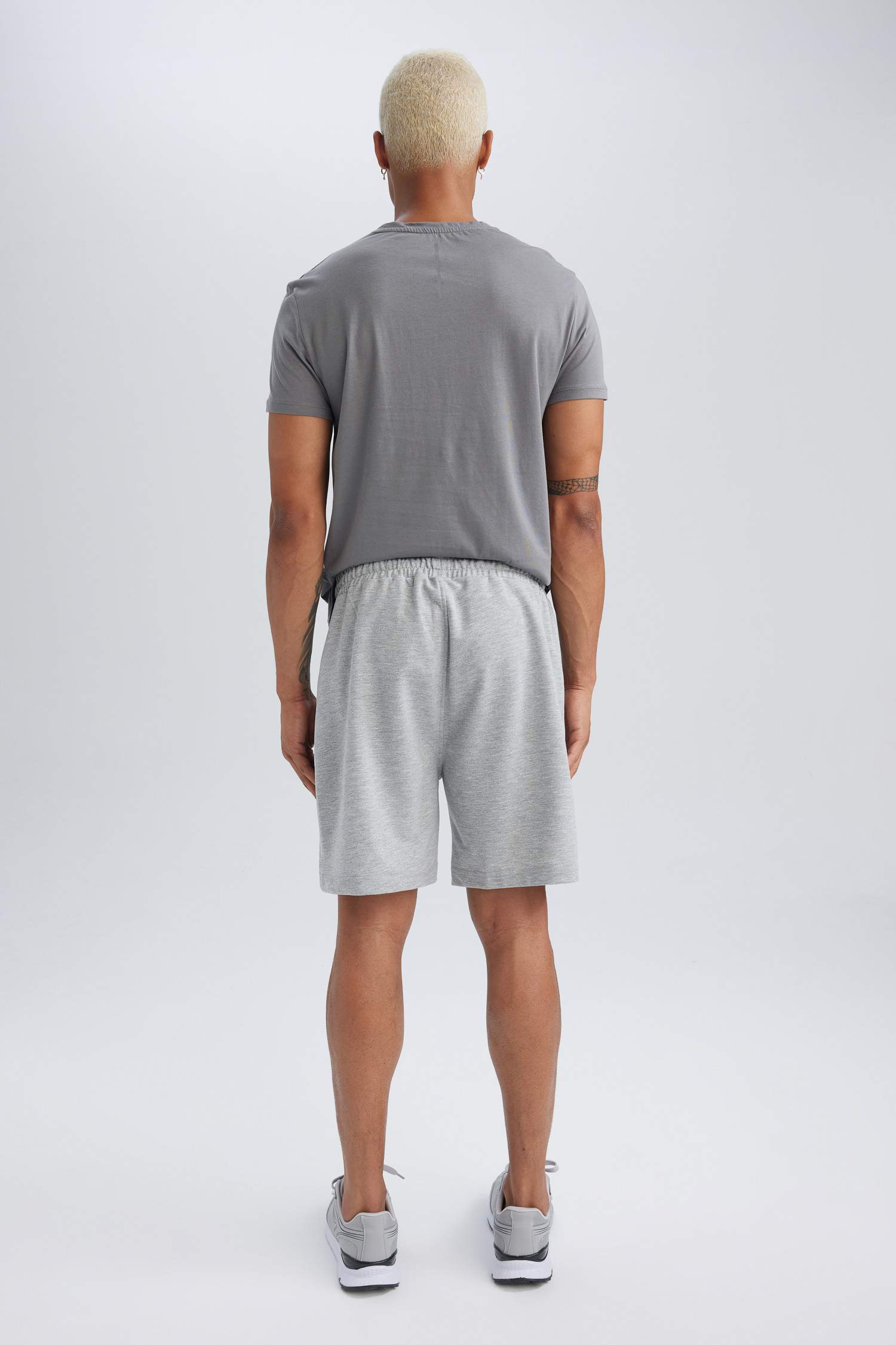 شورت سليم فيت بجيوب من DeFactoFit