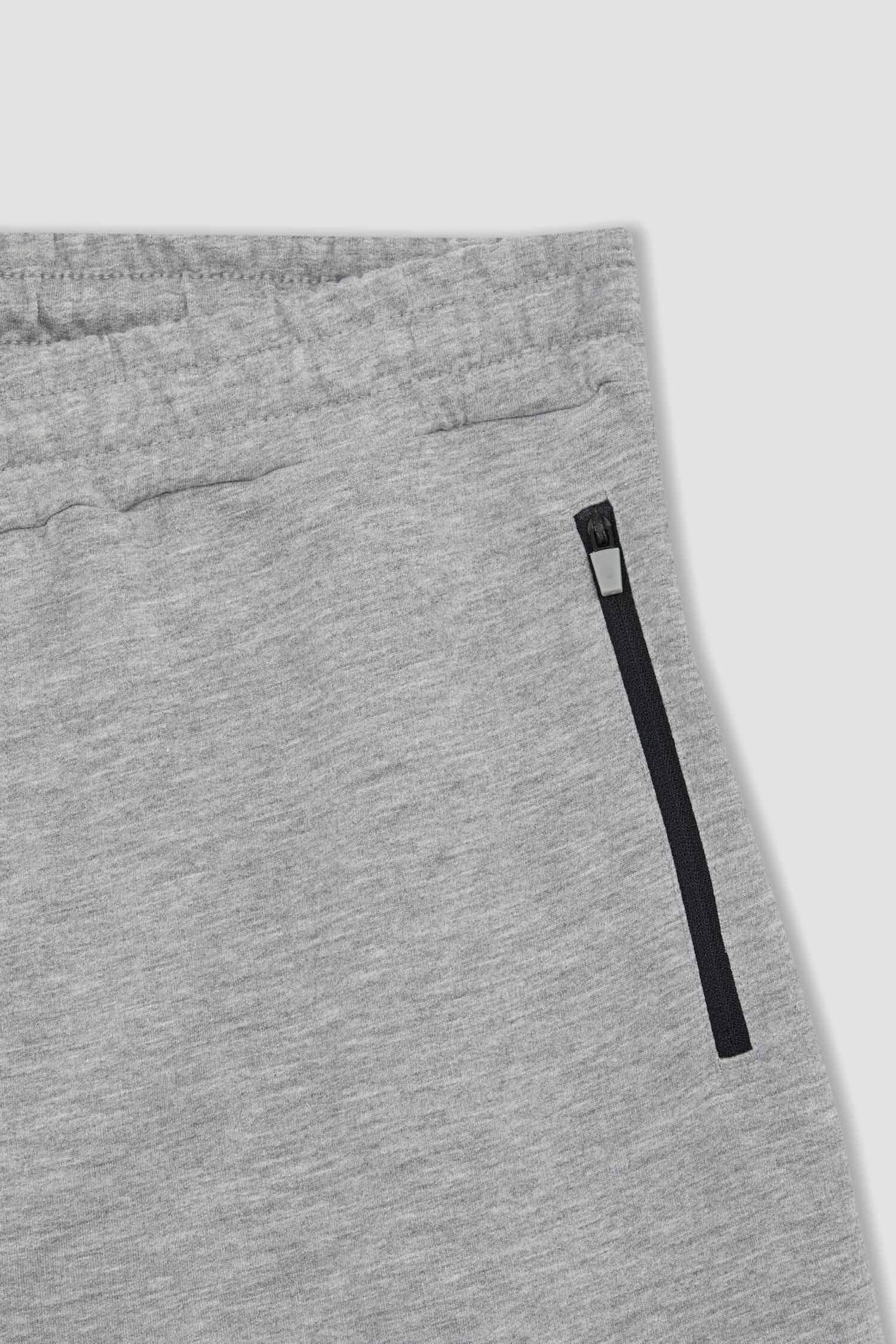 شورت سليم فيت بجيوب من DeFactoFit