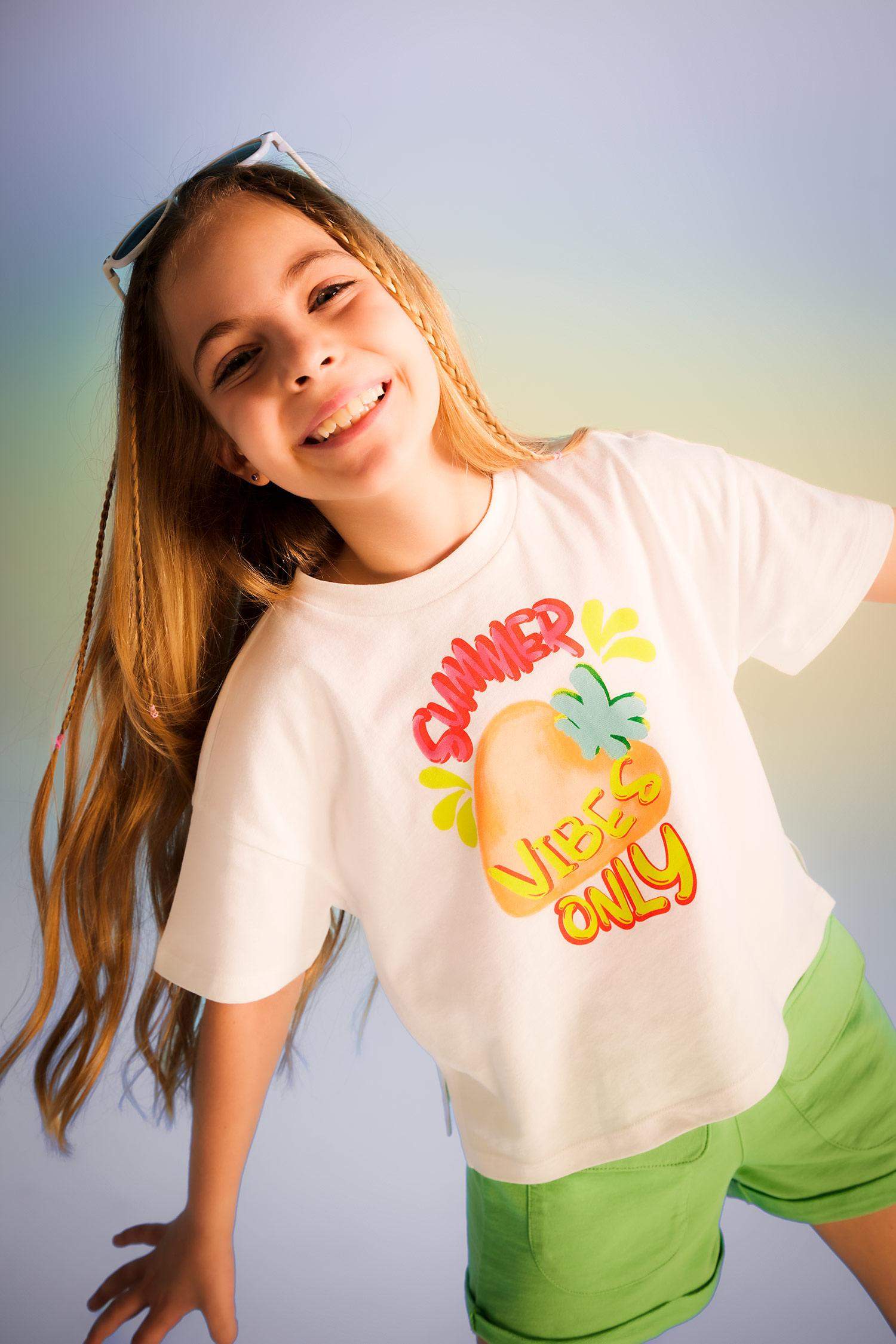 Қысқа жеңді басылған қыздарға арналған футболка