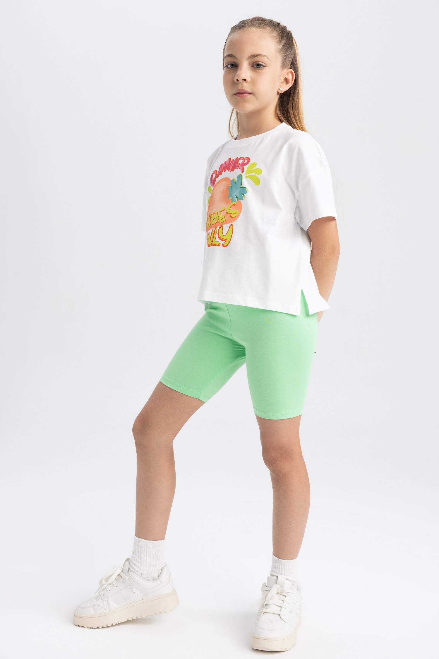 Қысқа жеңді басылған қыздарға арналған футболка