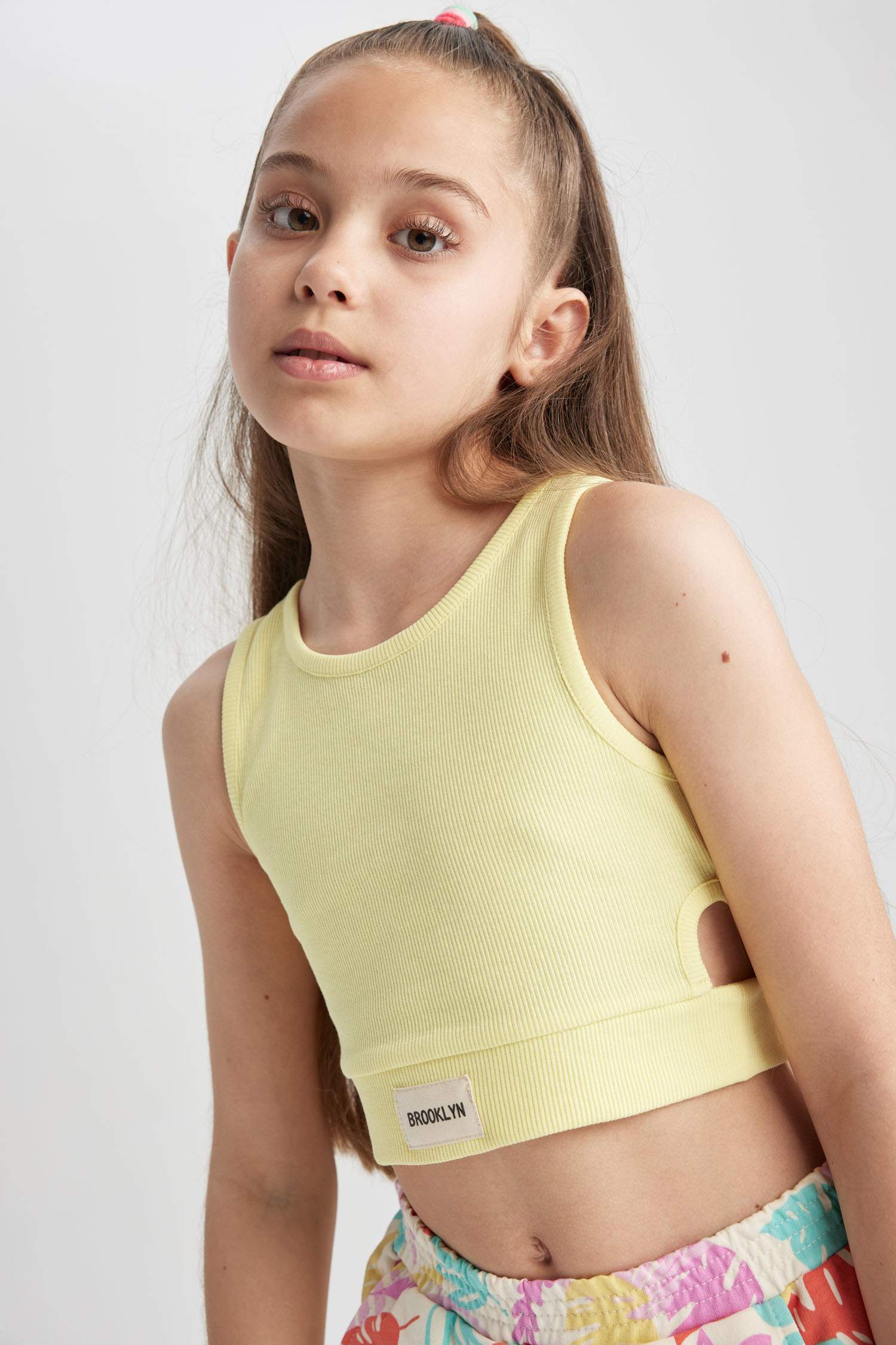 gelb-m-dchen-crop-top-2825392-defacto