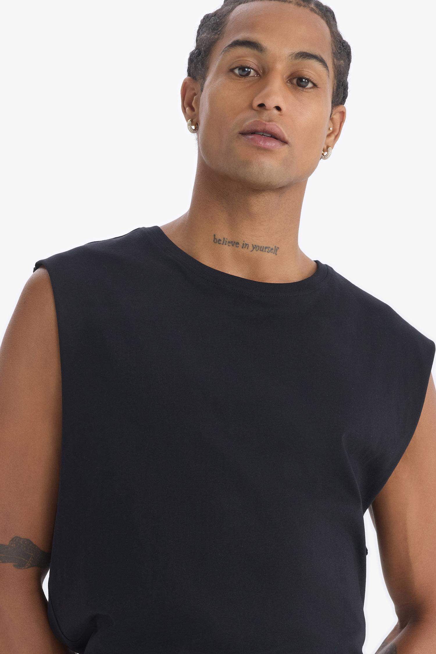 تيشيرت رياضي سادة أوفر سايز برقبة مستديرة من DeFactoFit