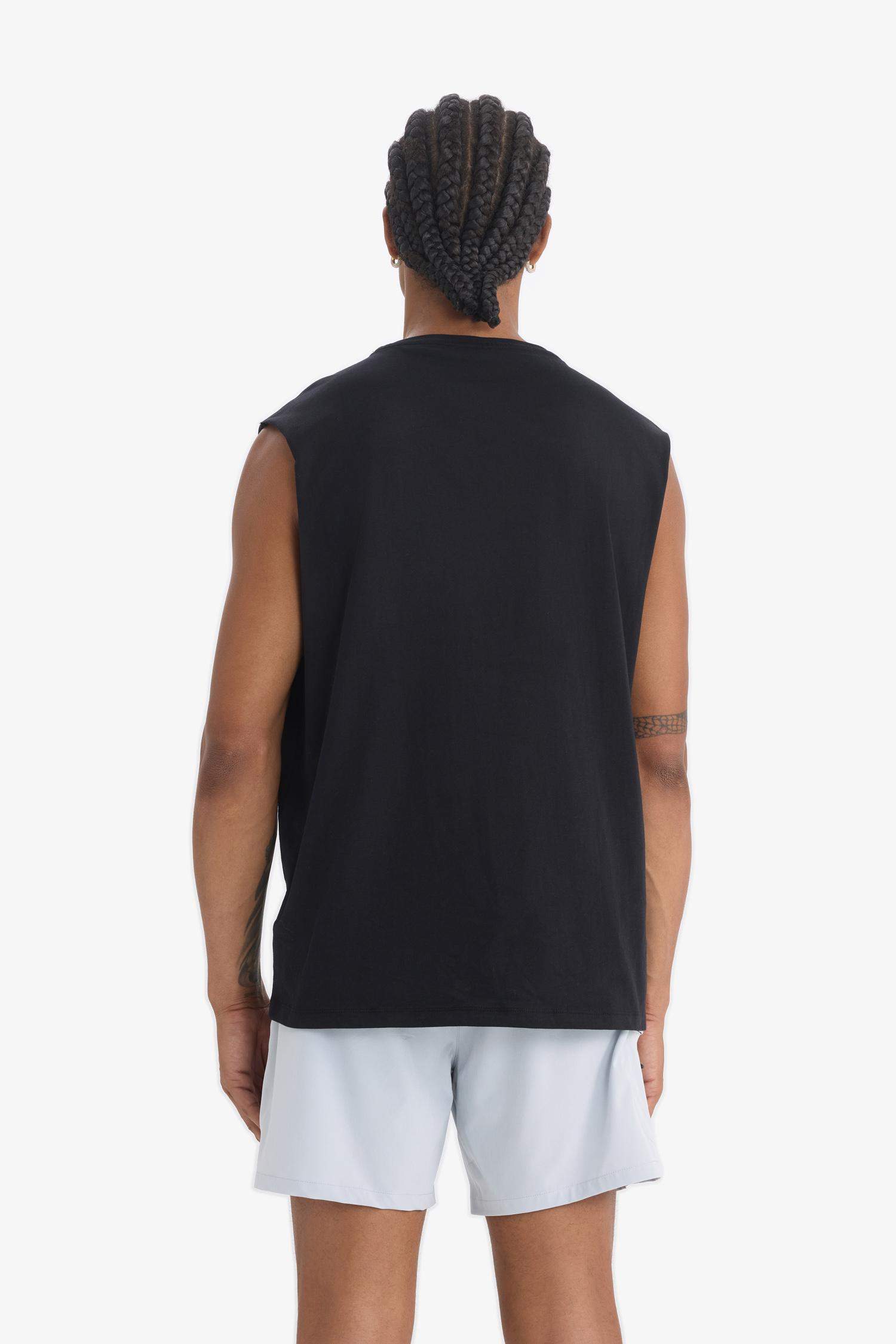 تيشيرت رياضي سادة أوفر سايز برقبة مستديرة من DeFactoFit