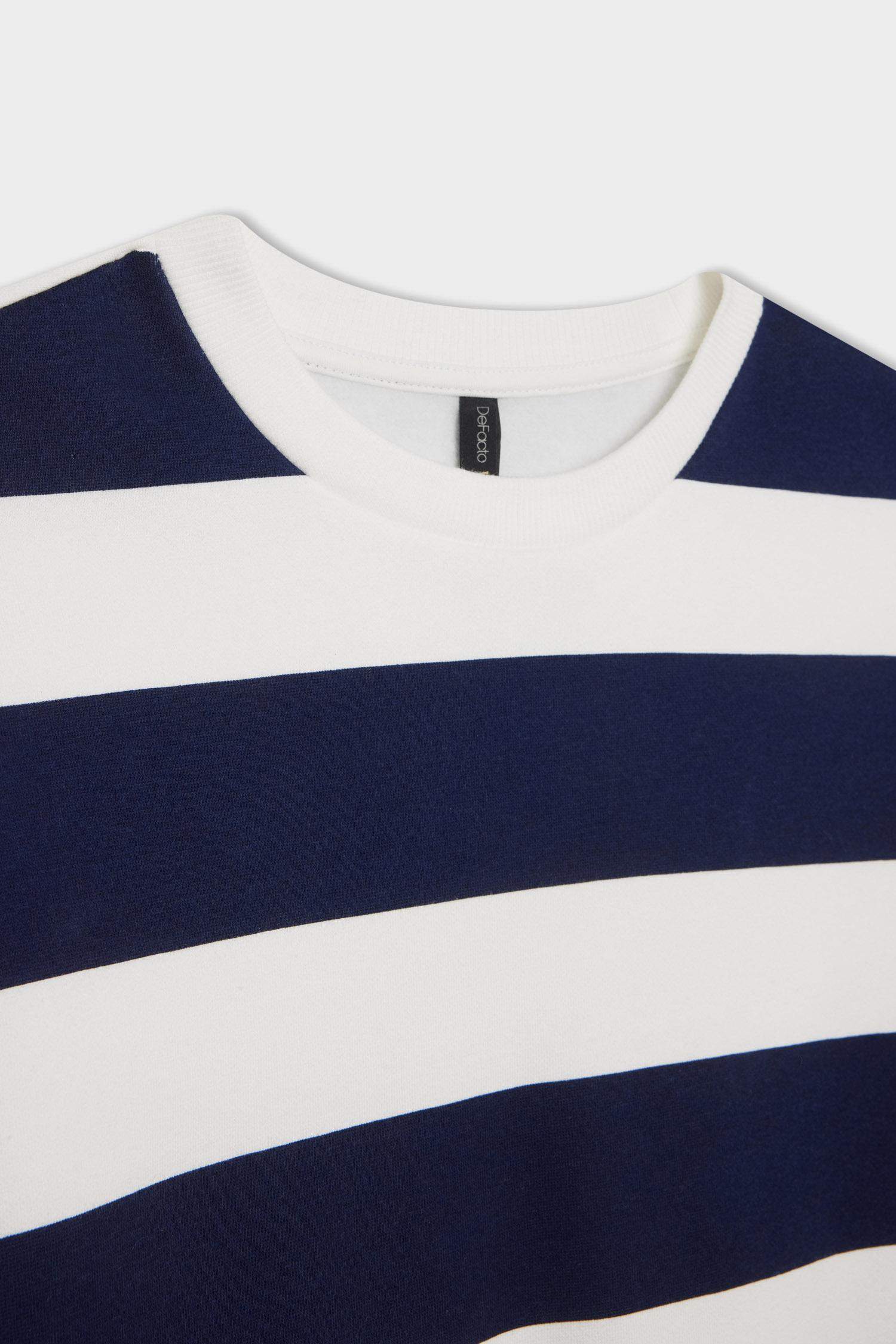 سويت شيرت مخطط قصة مريحة بياخة مستديرة