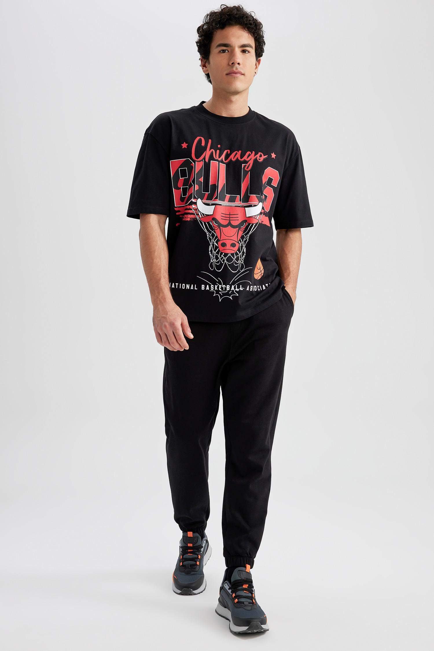 Black MAN Defacto Fit NBA Chicago Bulls Licensed Regular Fit Short