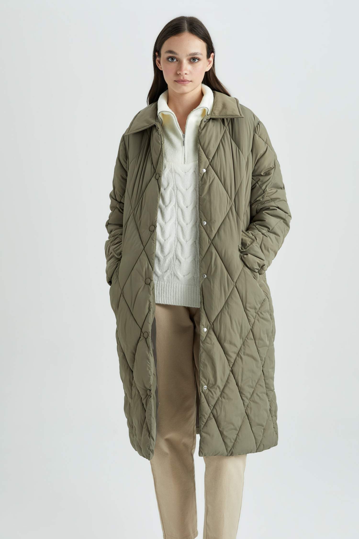 Su İtici Oversize Geniş Kalıp Polo Yaka Çıtçıt Kapamalı Cepli Kapitoneli Uzun Parka