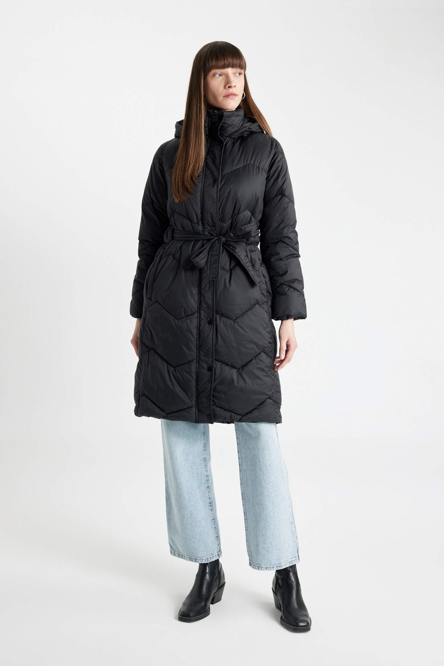 Su Geçirmez Uzun Şişme Mont Parka Oversize Geniş Kalıp Kapüşonlu Kemerli Kapitoneli Fermuarlı Cepli