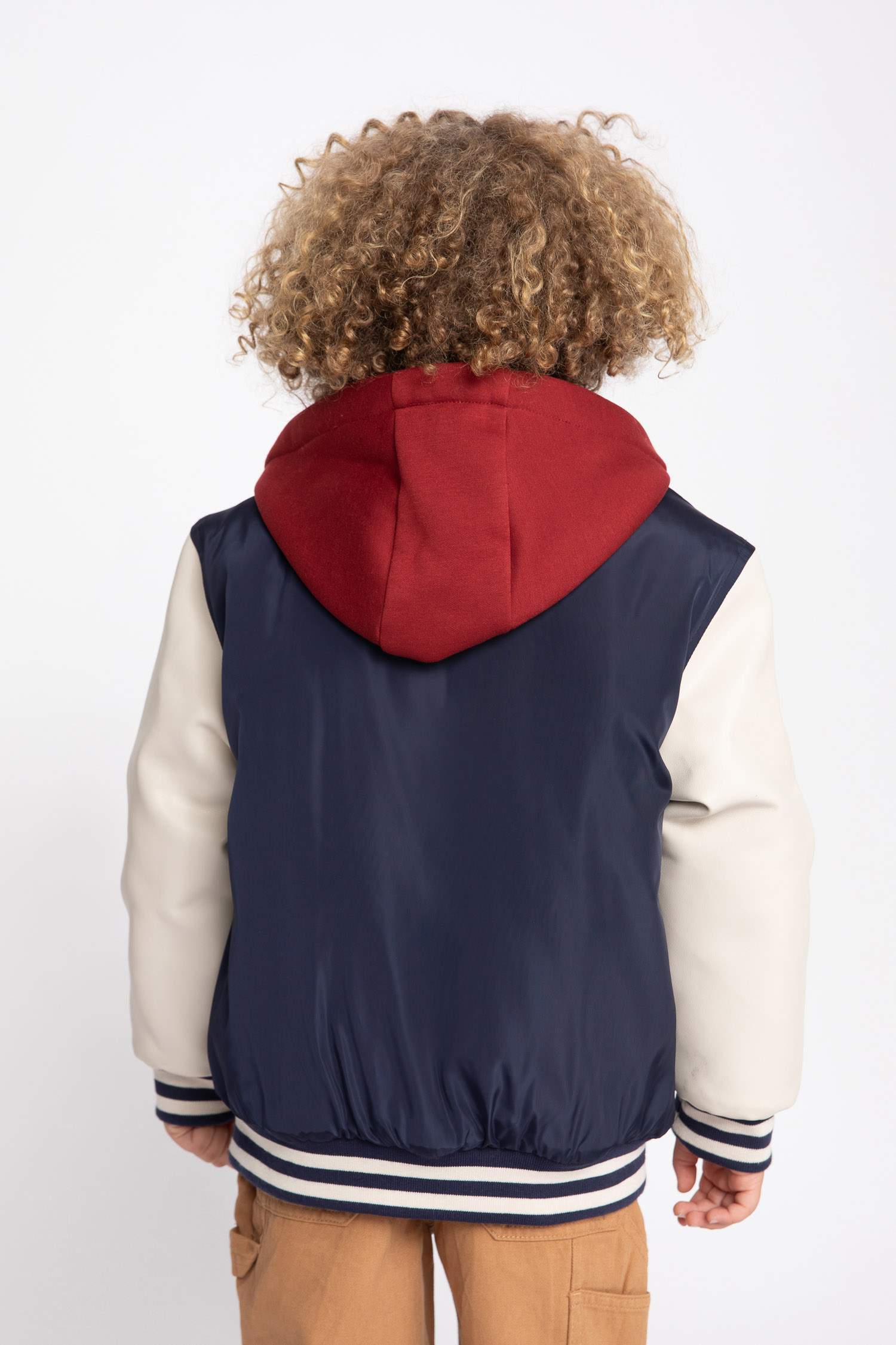 Бомбер водоотталкивающий с капюшоном для мальчиков, Школьная коллекция