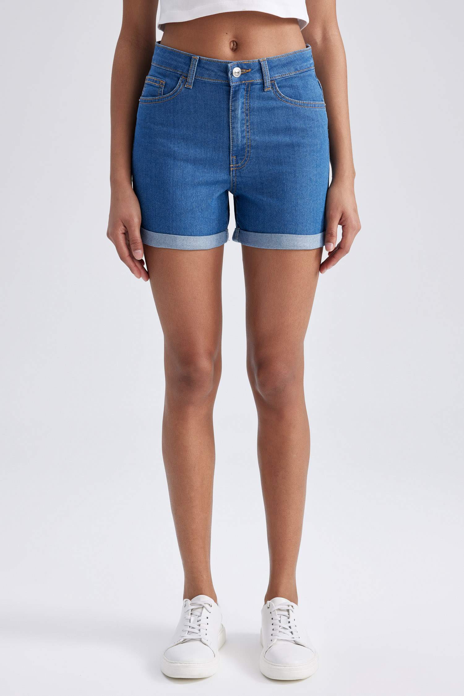 Blue WOMEN Regular Waist Fold-Up Jean Shorts 2779744 | DeFacto