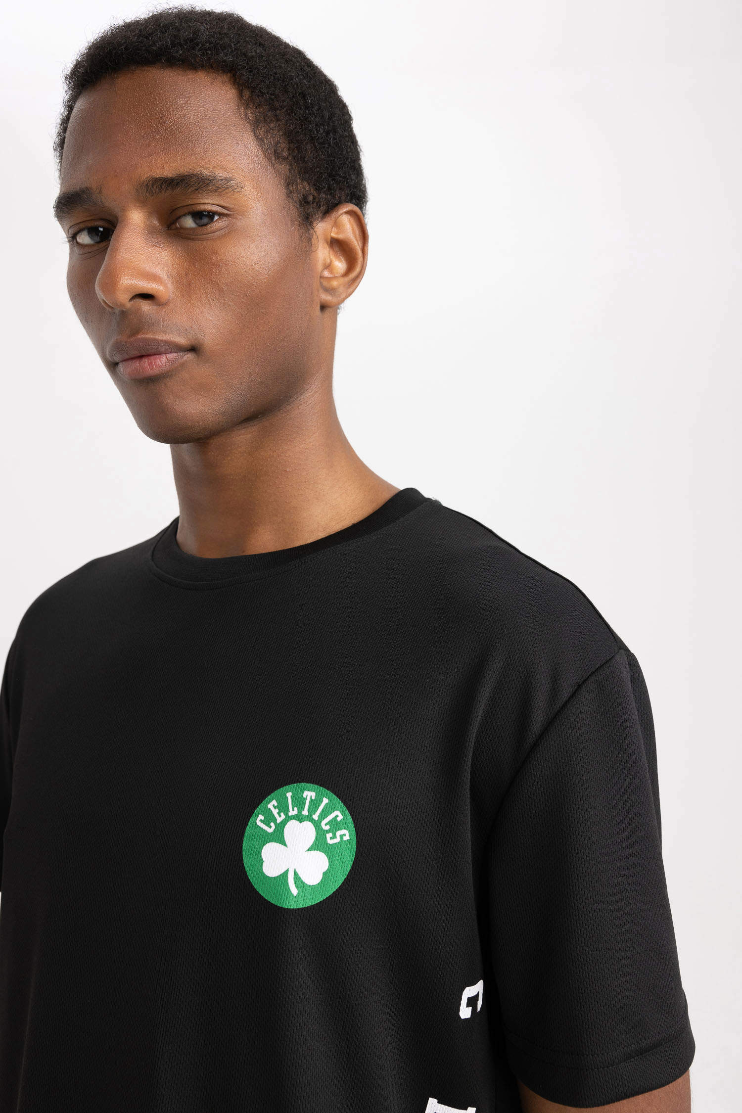 Beige MAN Defacto Fit NBA Boston Celtics Licensed Oversize T-Shirt 2793620