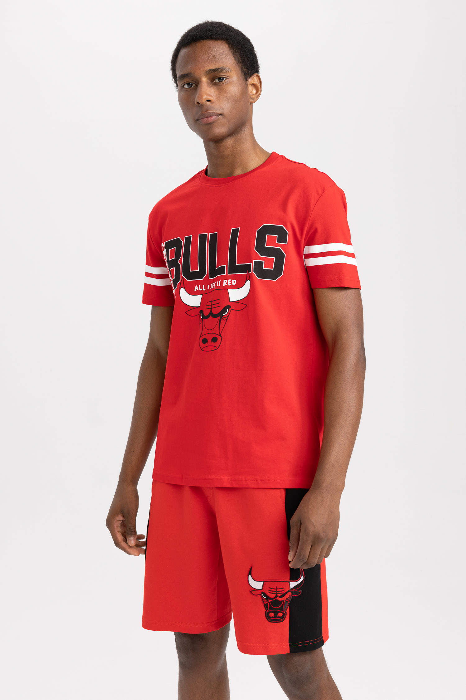 Red WOMAN Chicago Bulls Licensed Crew Neck Short Sleeve T-Shirt 2552734 |  DeFacto