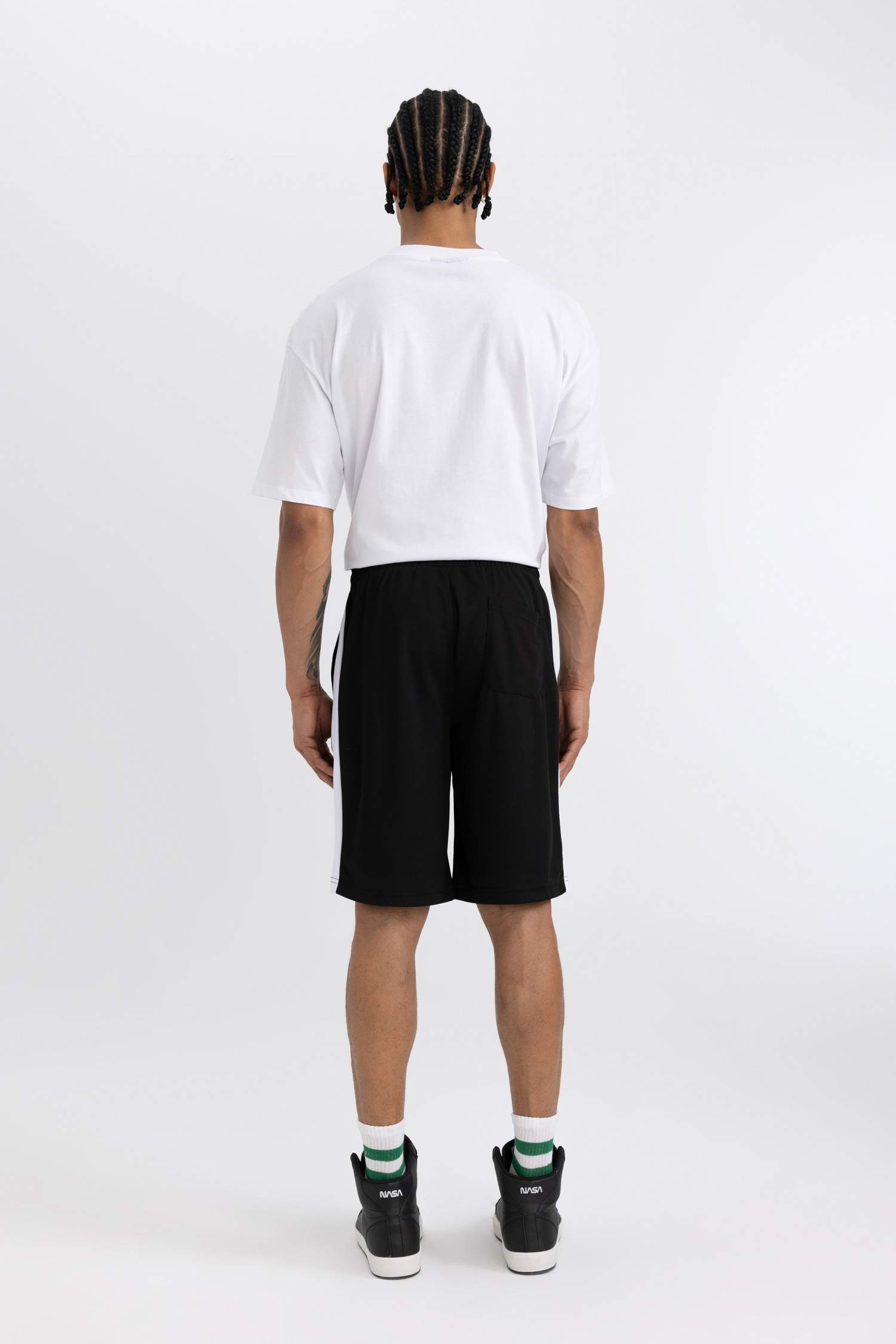 شورت اوفر سايز بجيب من بوسطن سيلتكس  من DeFactoFit