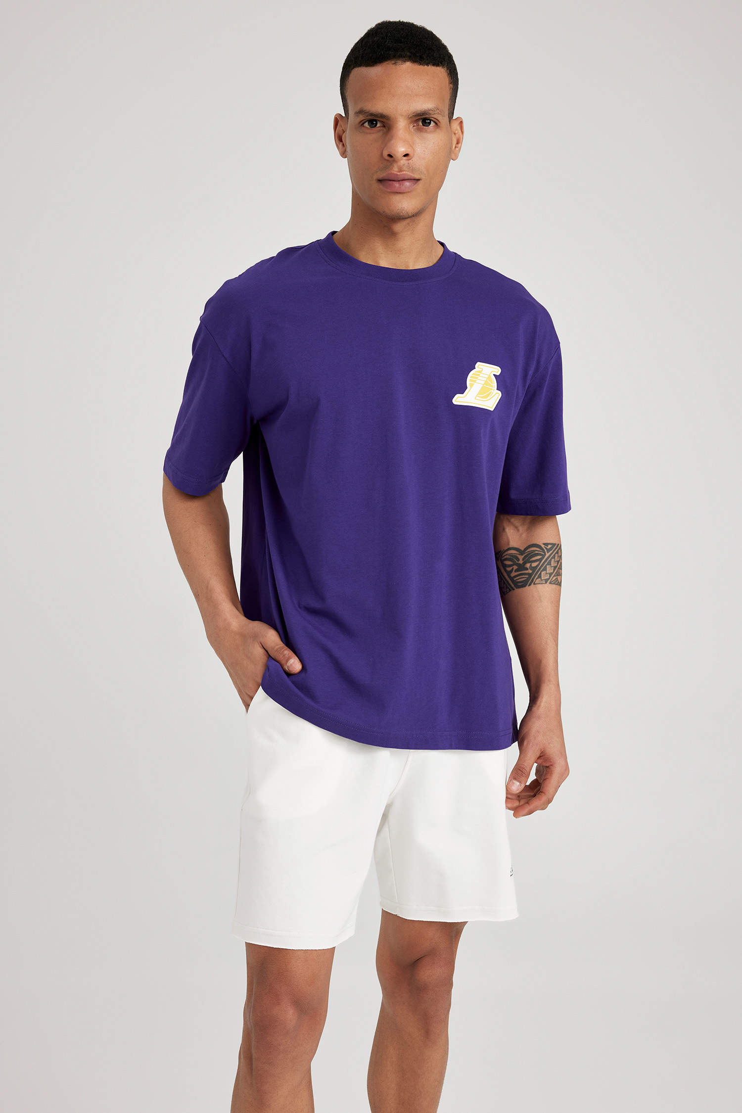 Purple MAN Defacto Fit NBA Los Angeles Lakers Licensed Crew Neck T-Shirt  2452900