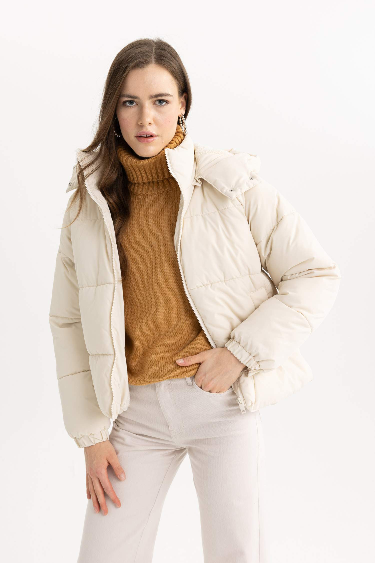 Su İtici Şişme Mont Oversize Geniş Kalıp Kapüşonlu İçi Suni Kürklü Fermuarlı Cepli