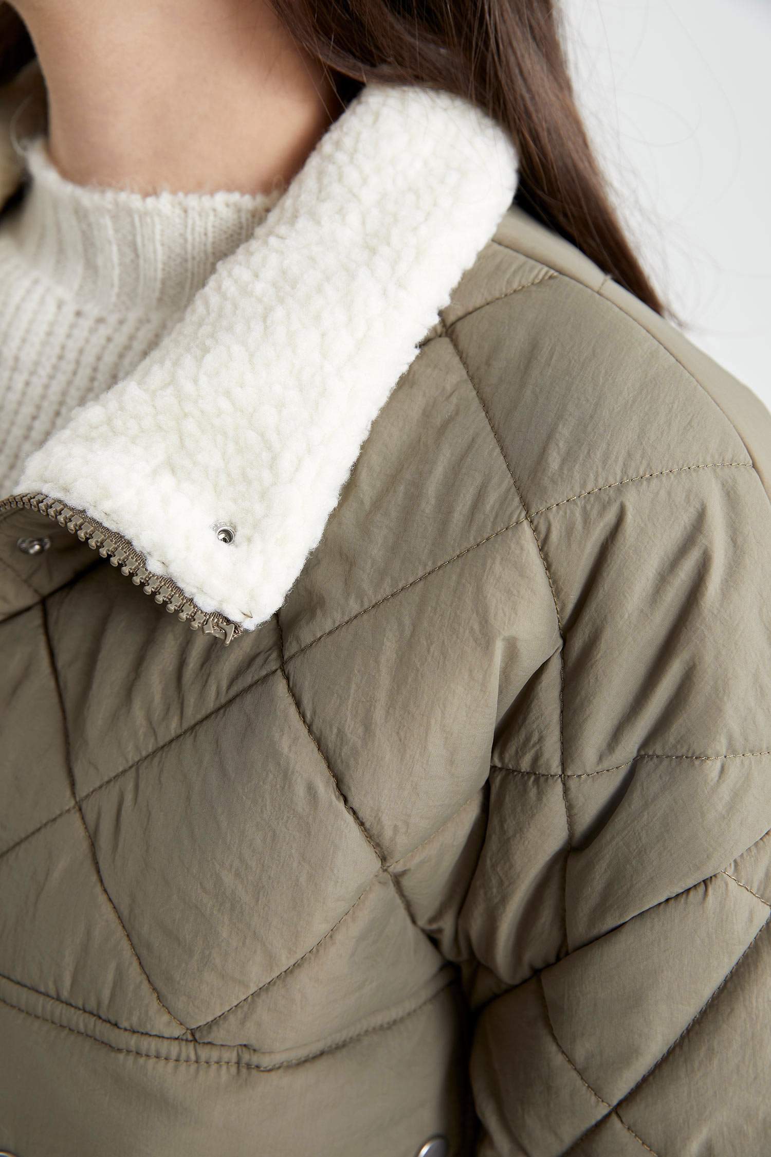 Su İtici Oversize Geniş Kalıp Suni Kürk Yaka Detaylı Kapitoneli Fermuarlı Mont Parka