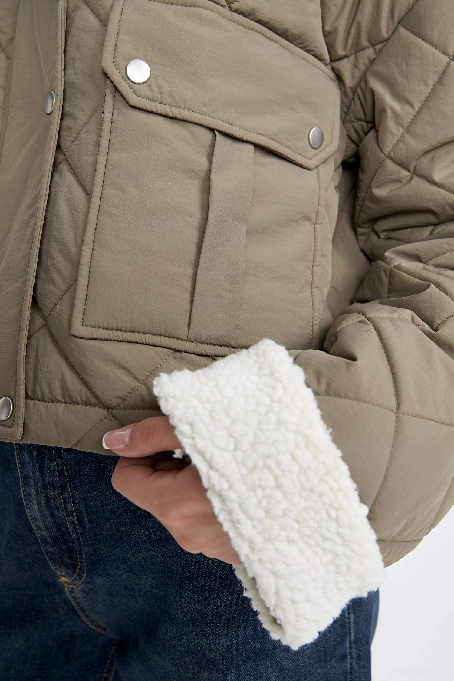 Su İtici Oversize Geniş Kalıp Suni Kürk Yaka Detaylı Kapitoneli Fermuarlı Mont Parka