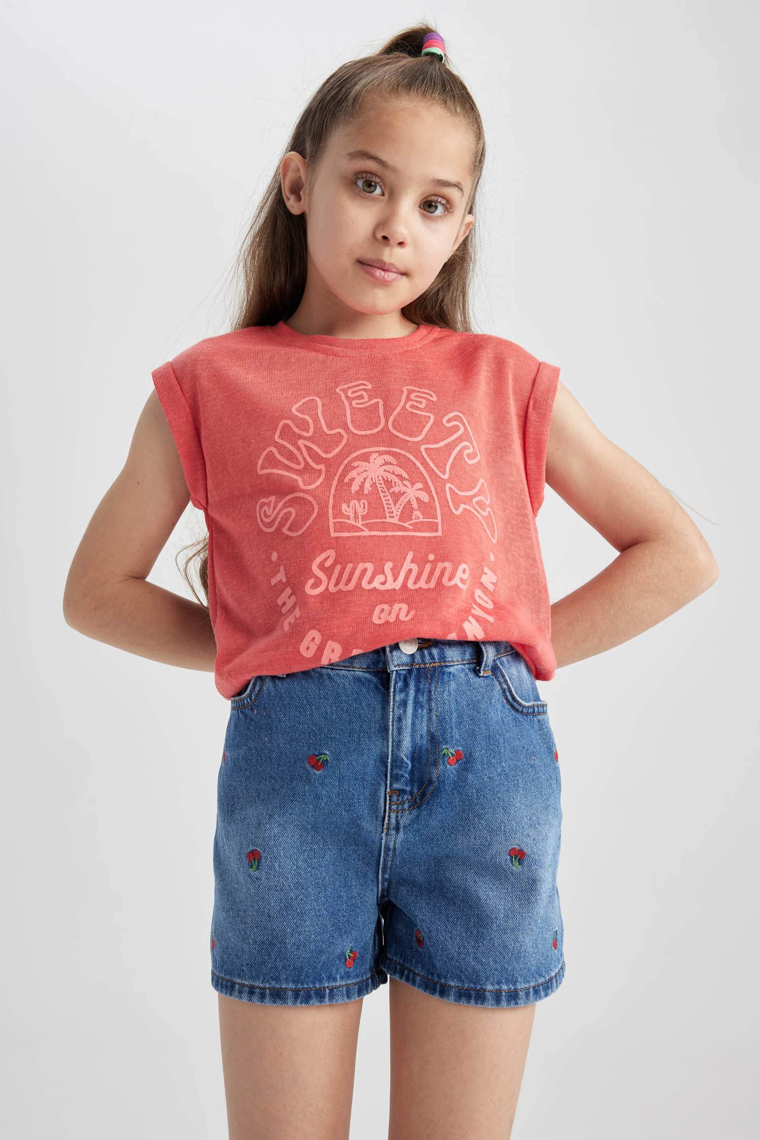 Футболка стандартного кроя для девочек
