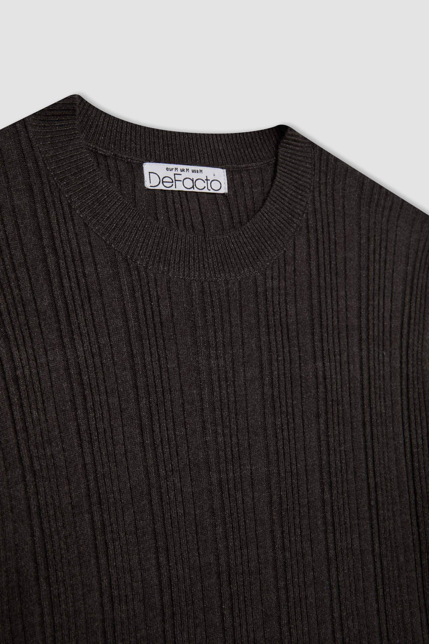 Slim Fit Dar Kesim Bisiklet Yaka Triko Kazak