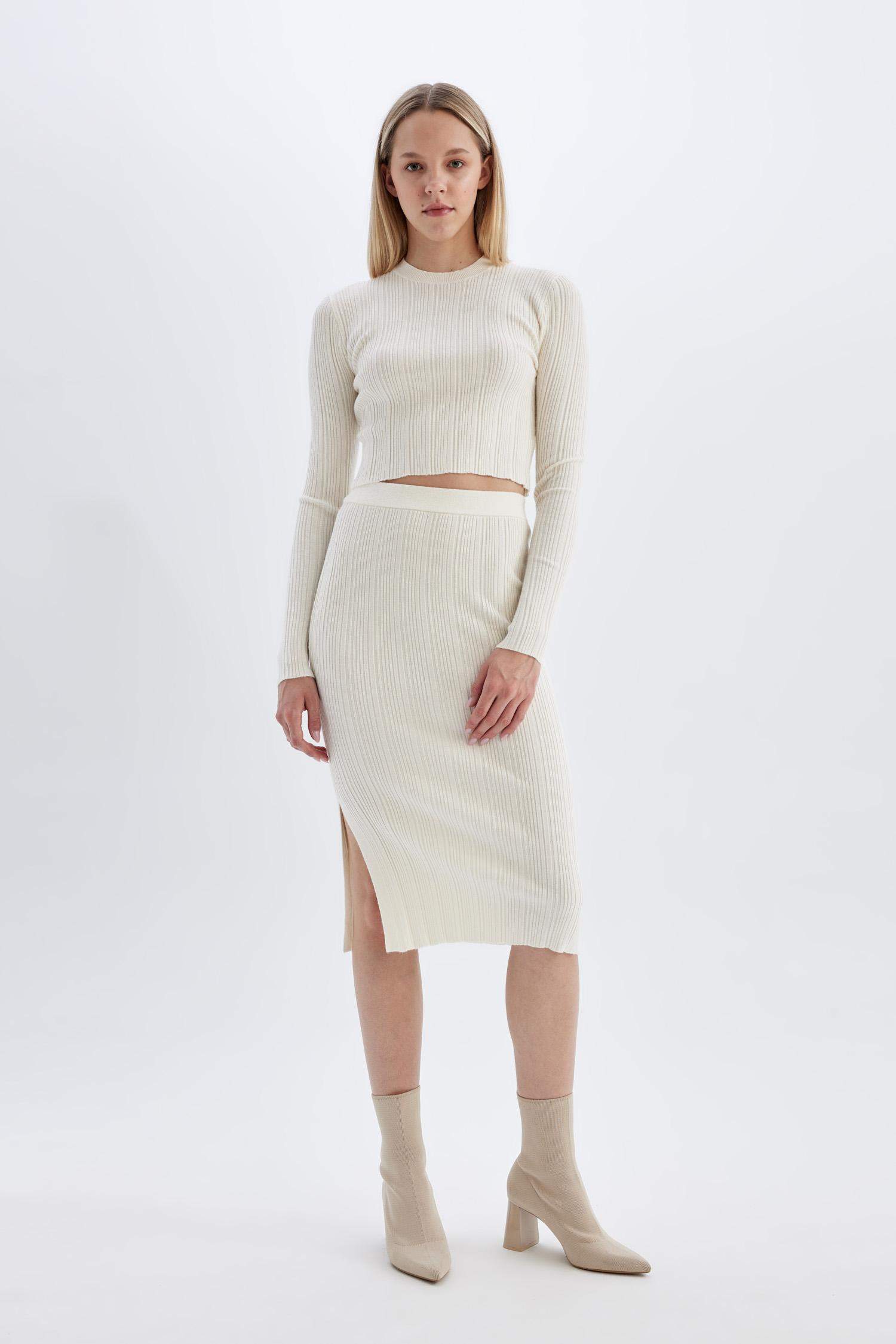 Slim Fit Dar Kesim Bisiklet Yaka Triko Kazak