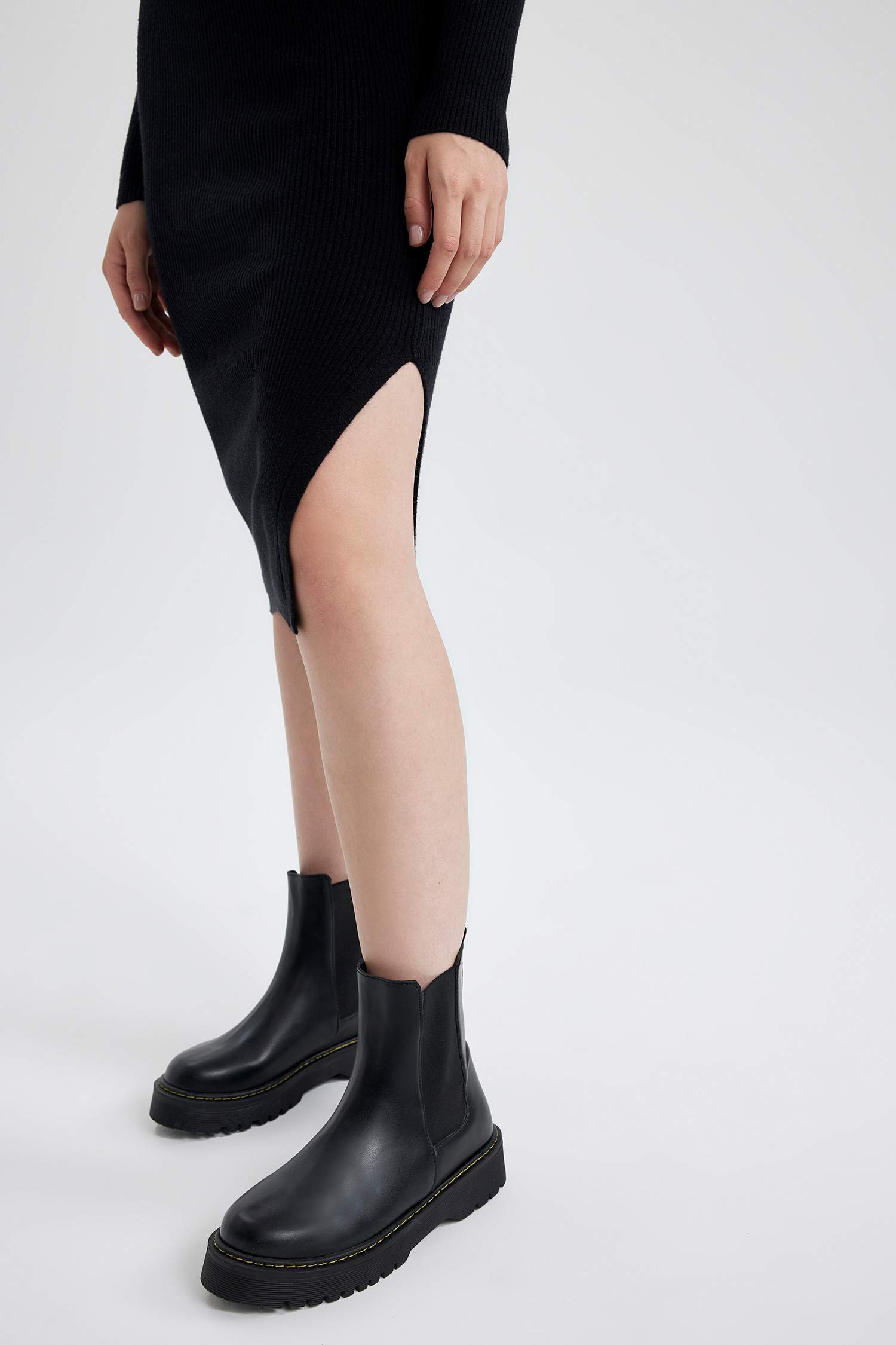 تنورة تريكو سليم فيت